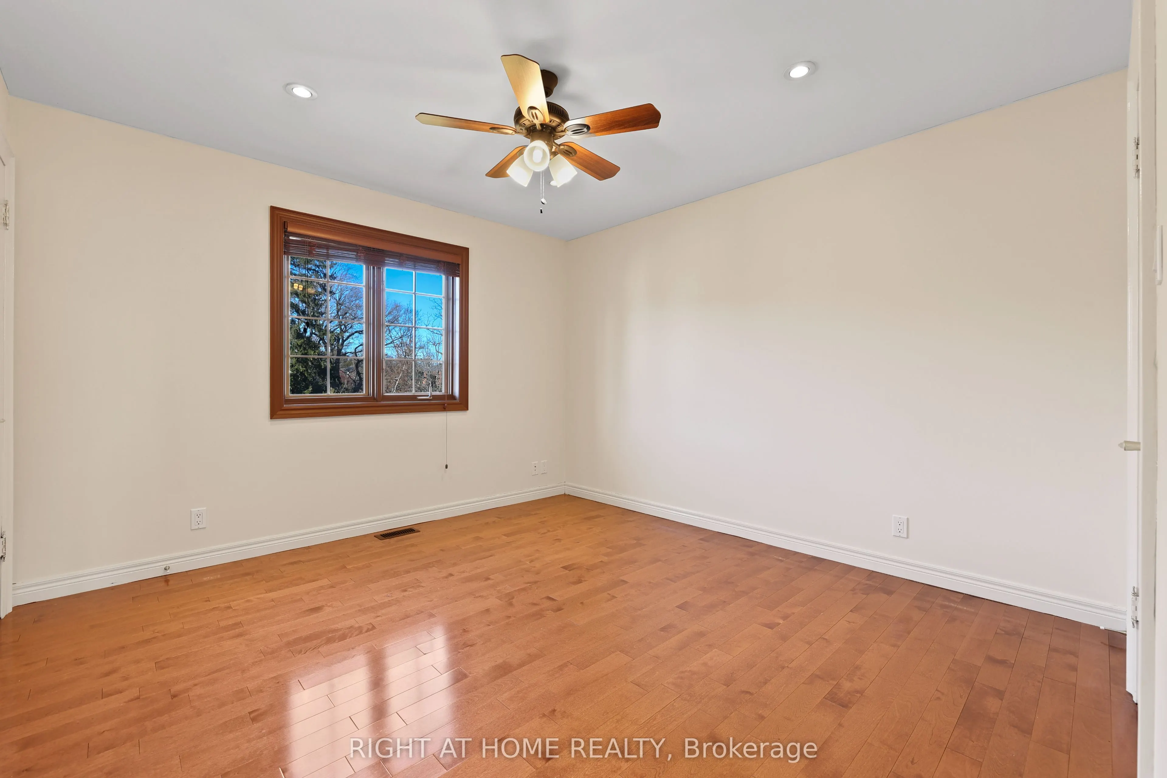 3227 Lakeshore Road