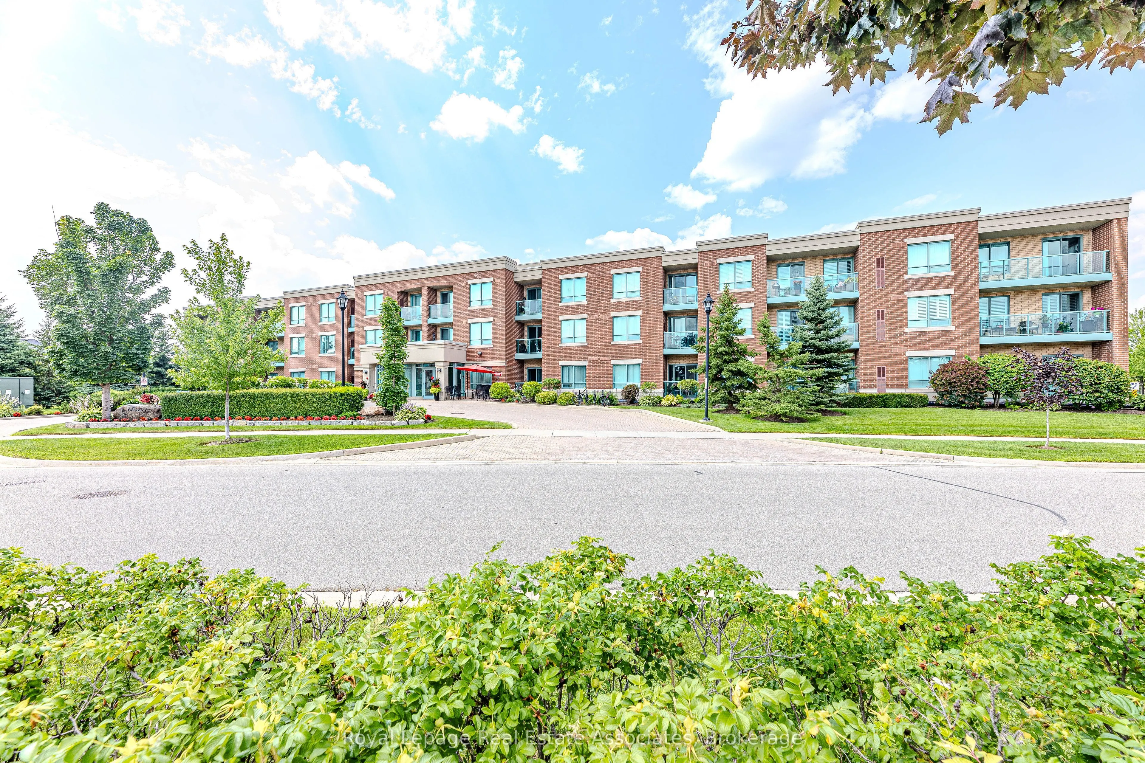 60 Via Rosedale Way, #202