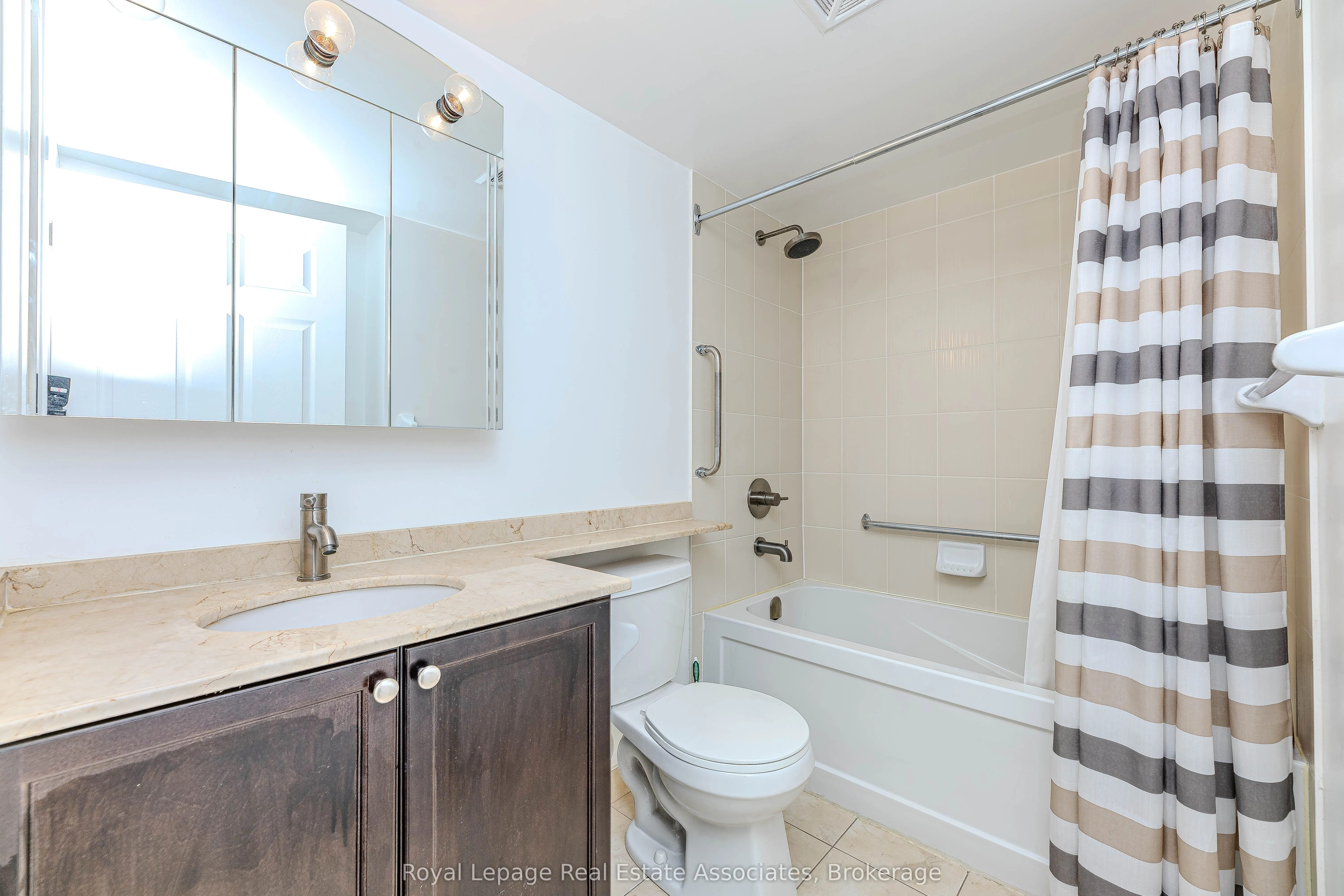 60 Via Rosedale Way, #202