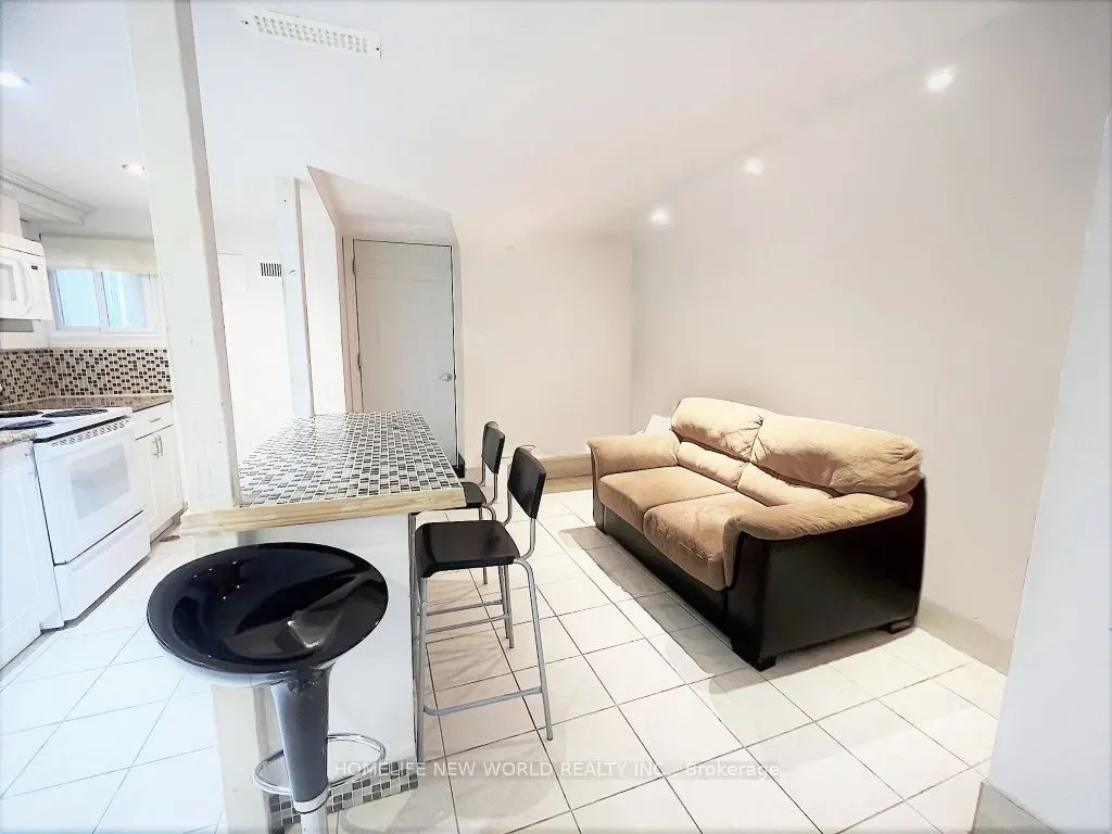 751 St Clarens Avenue, #Lower