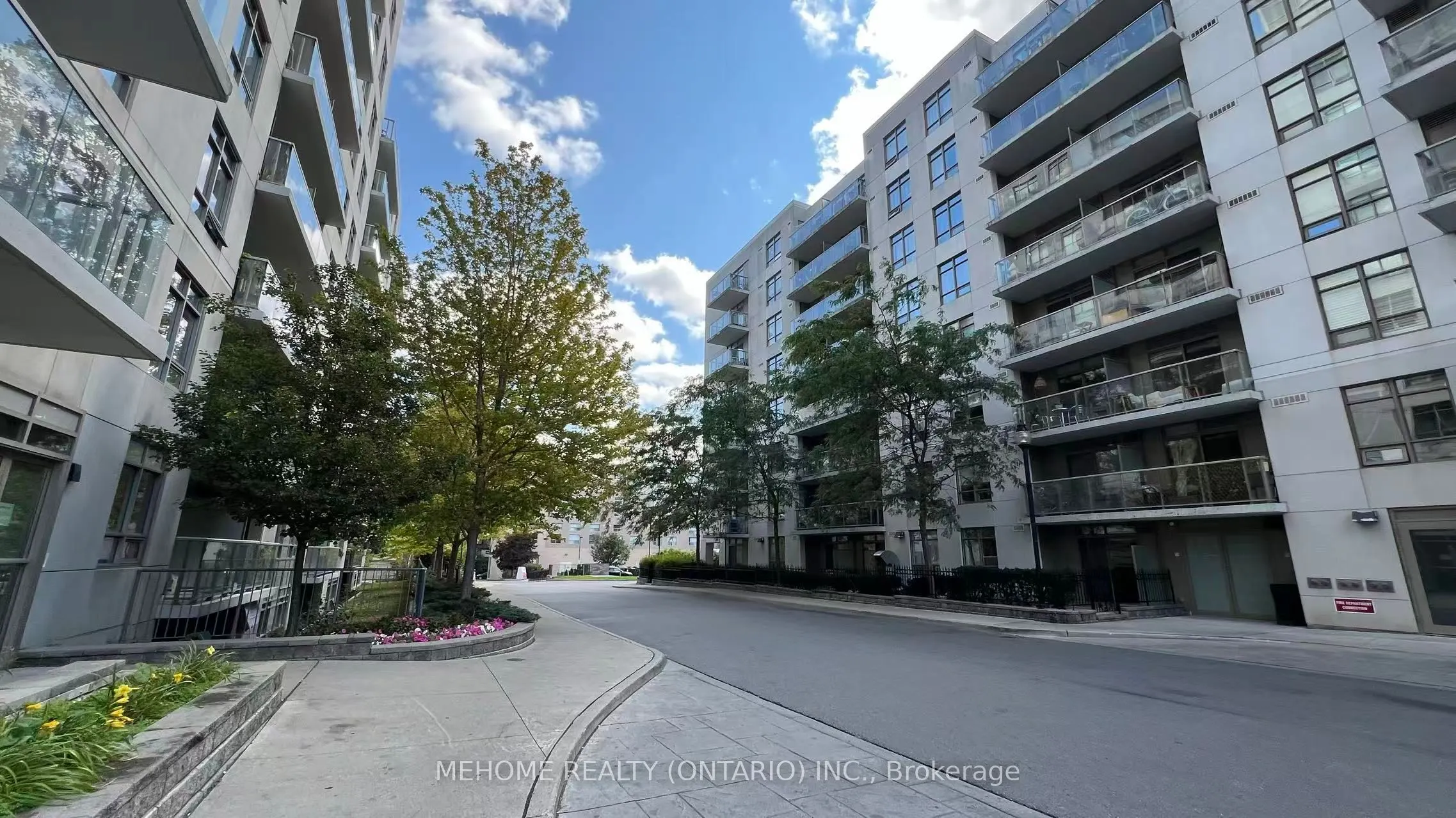 816 Lansdowne Avenue, #1111