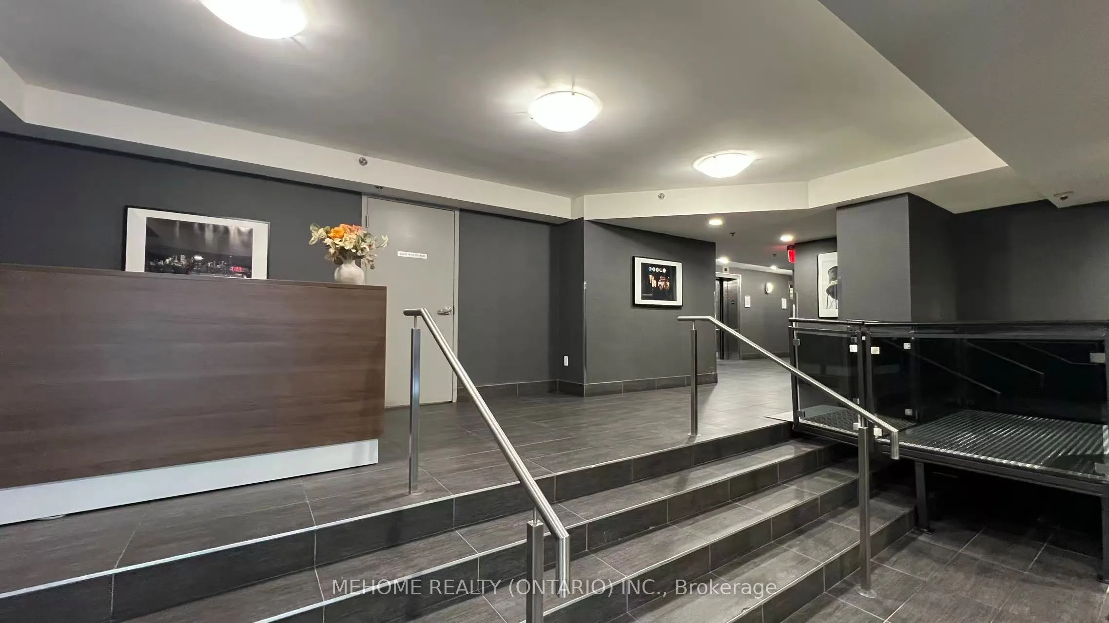 816 Lansdowne Avenue, #1111