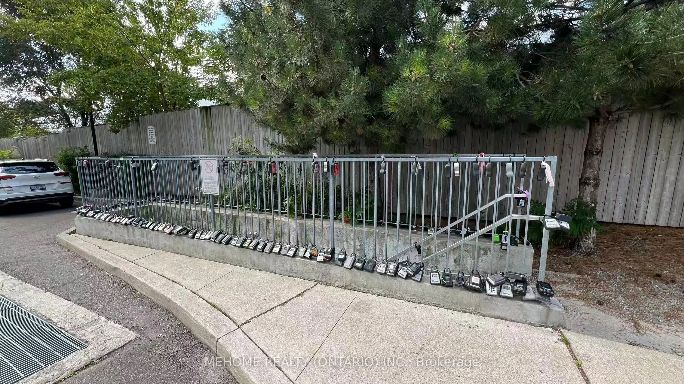 816 Lansdowne Avenue, #1111