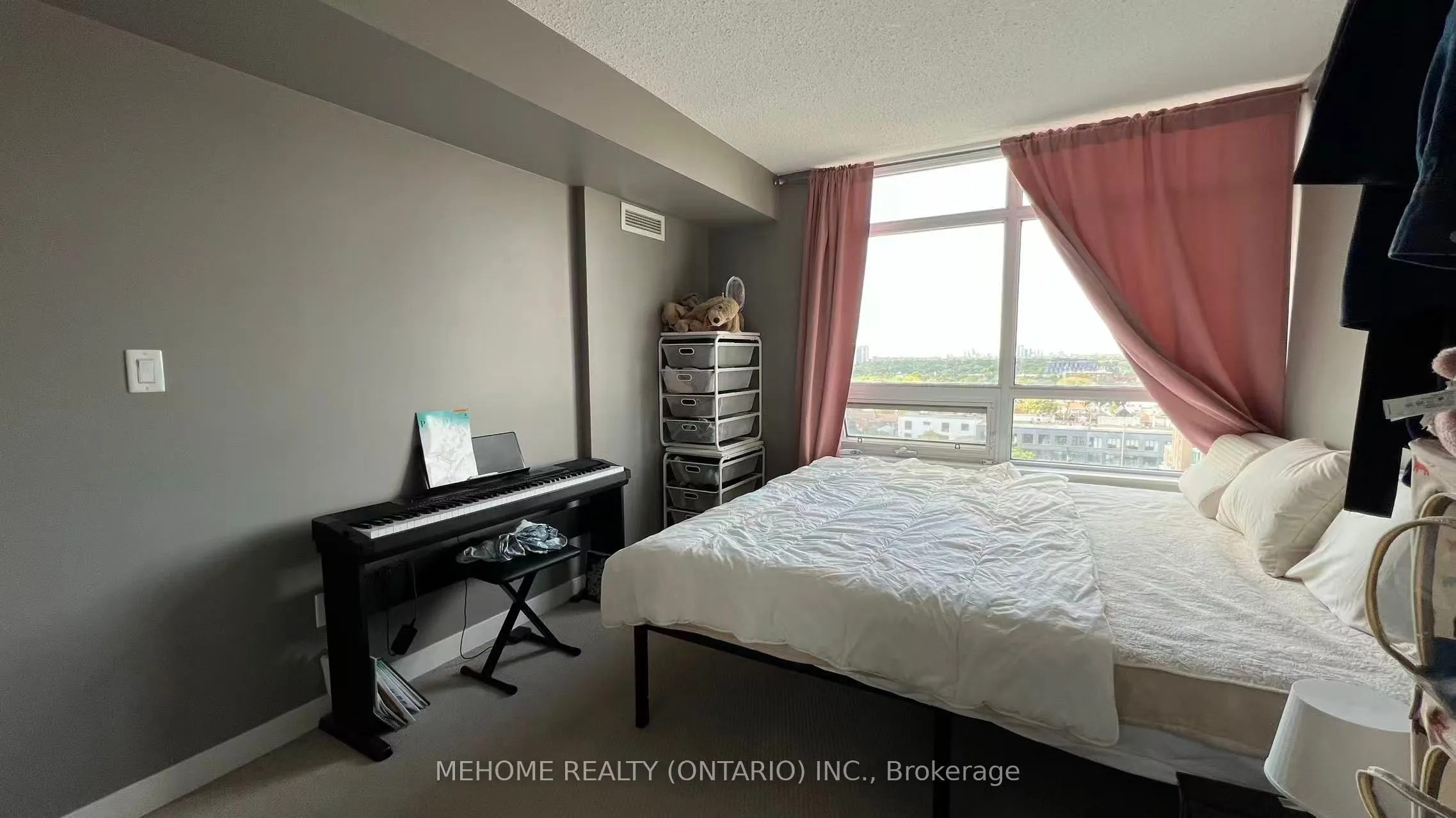816 Lansdowne Avenue, #1111