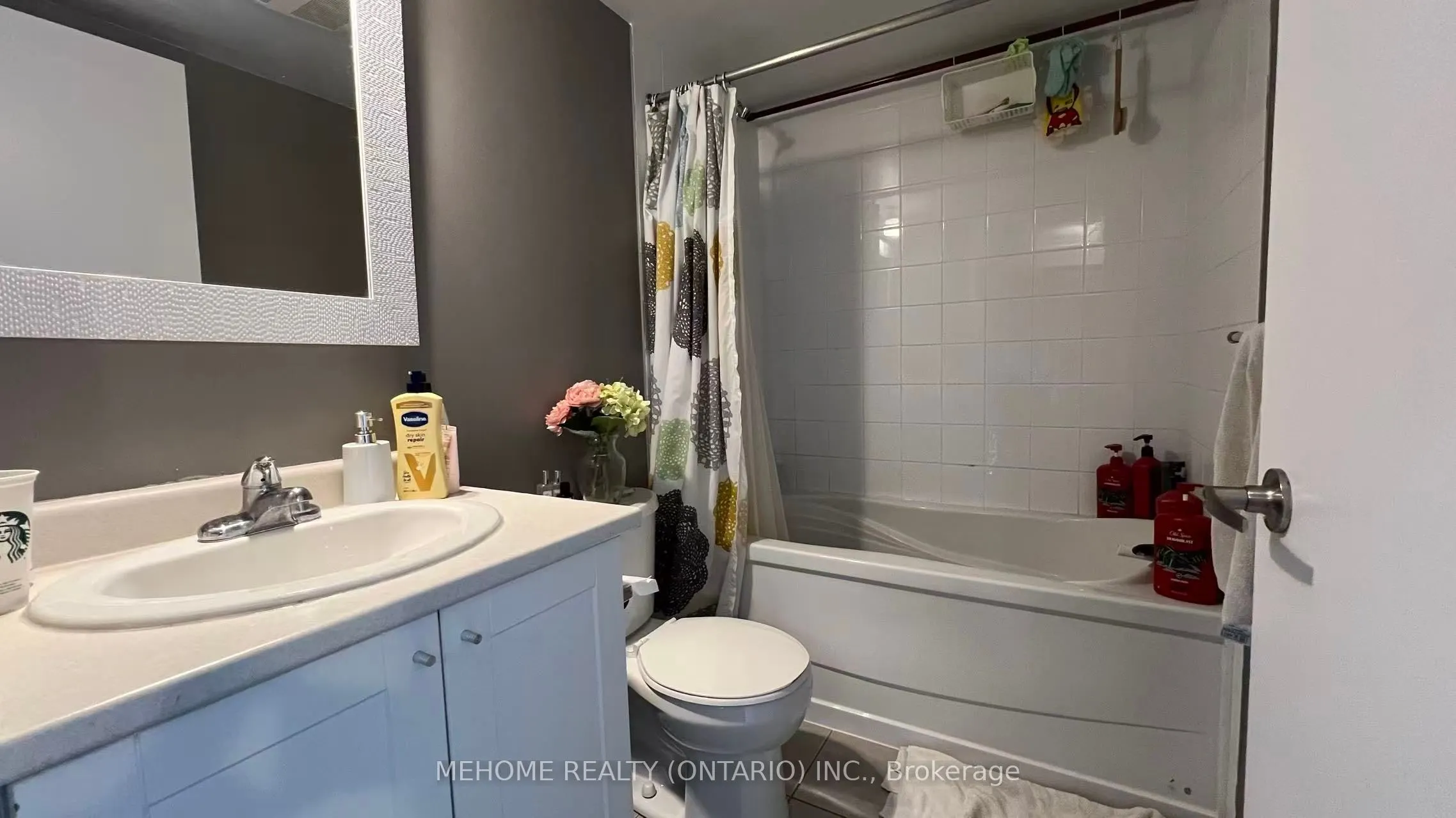 816 Lansdowne Avenue, #1111