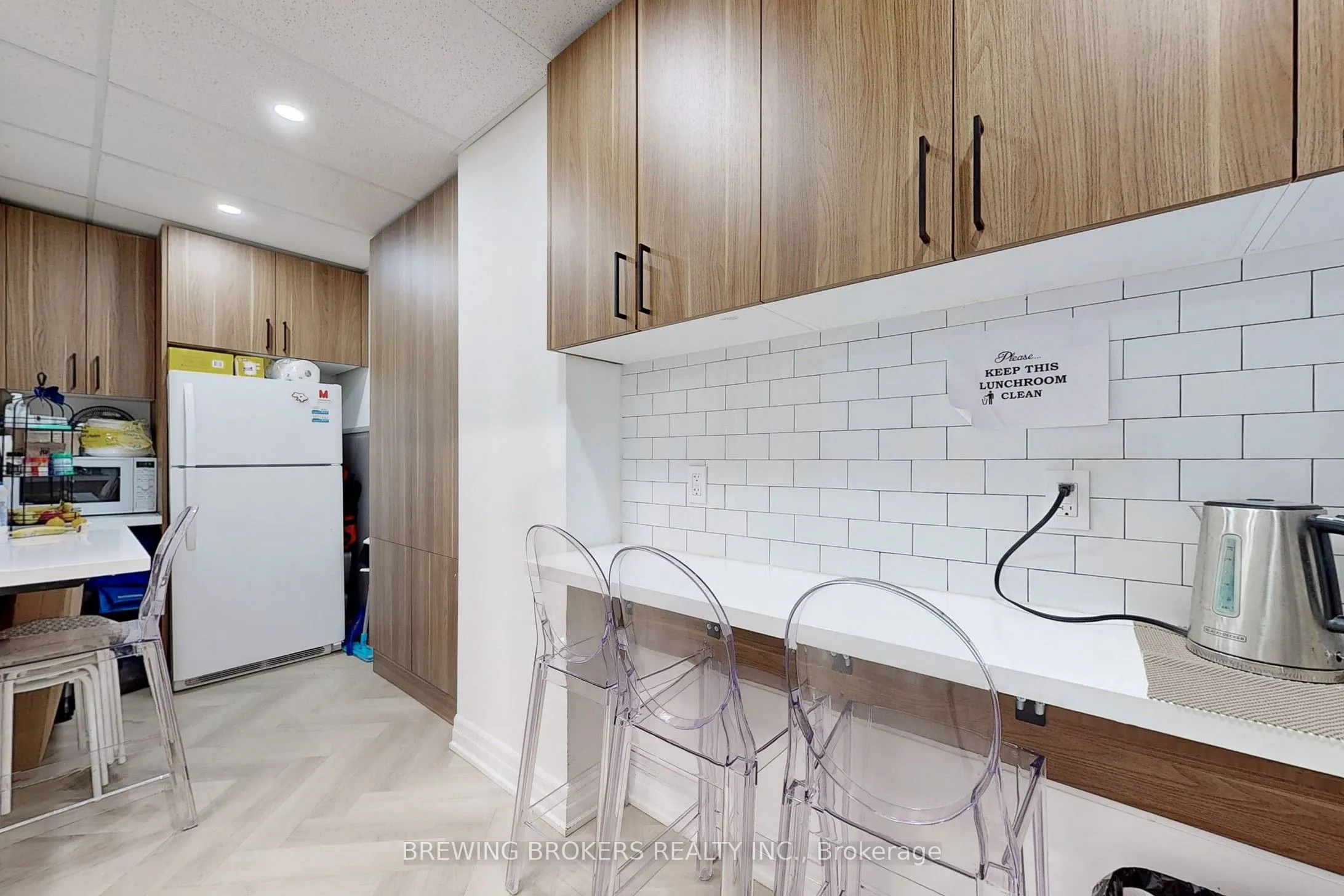 1275 Finch Avenue W, #404-406