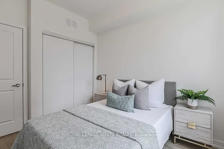 3058 Sixth Line, #203