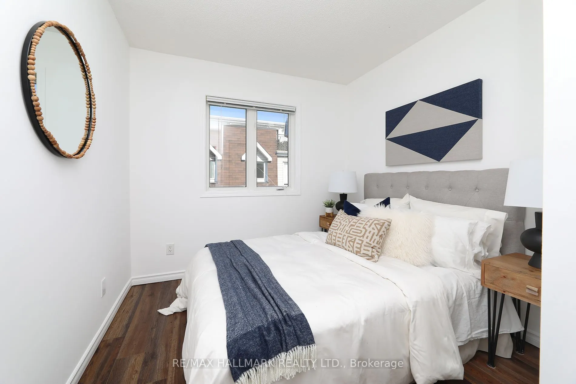 18 Laidlaw Street, #1005