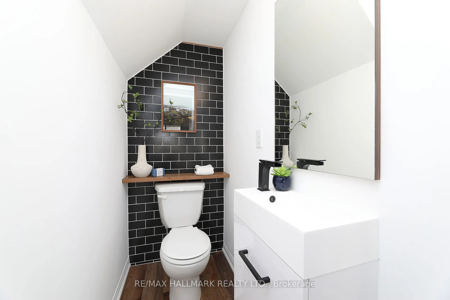 18 Laidlaw Street, #1005
