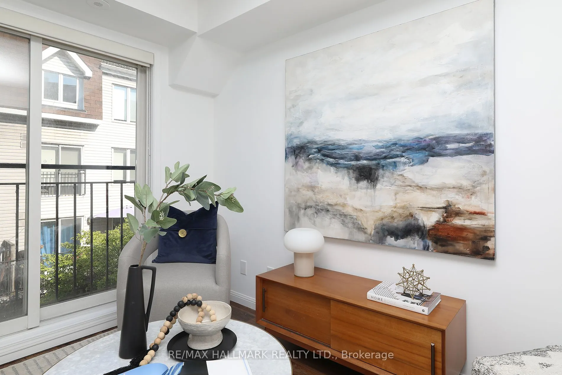 18 Laidlaw Street, #1005