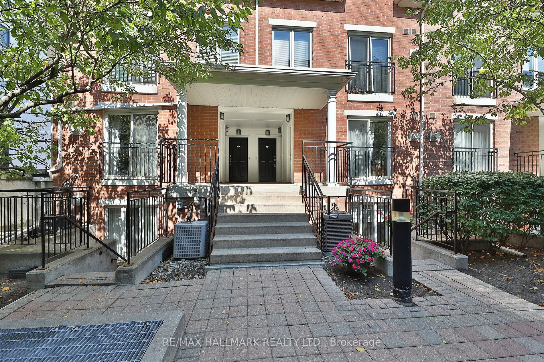 18 Laidlaw Street, #1005