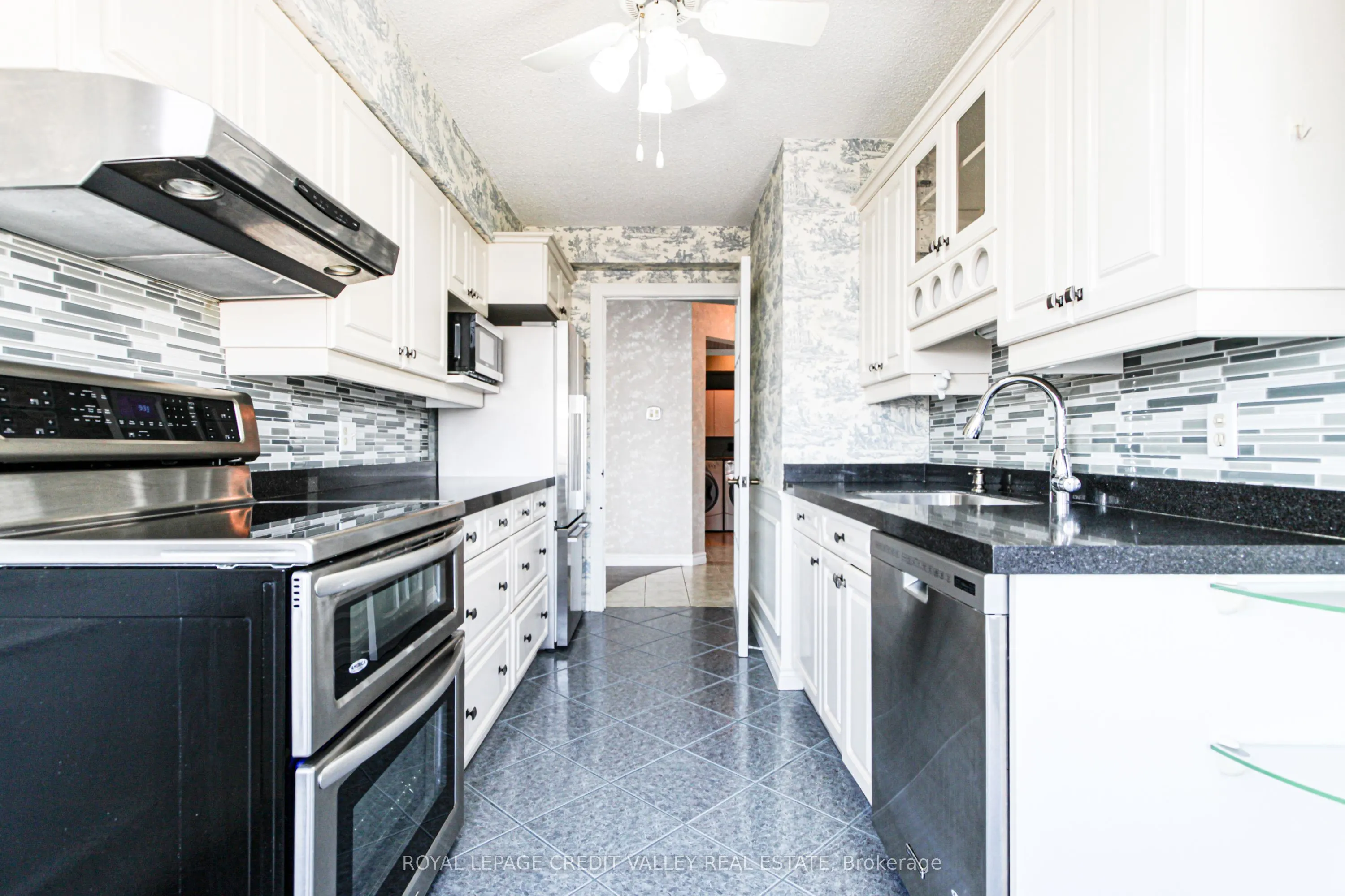 5280 Lakeshore Road, #911