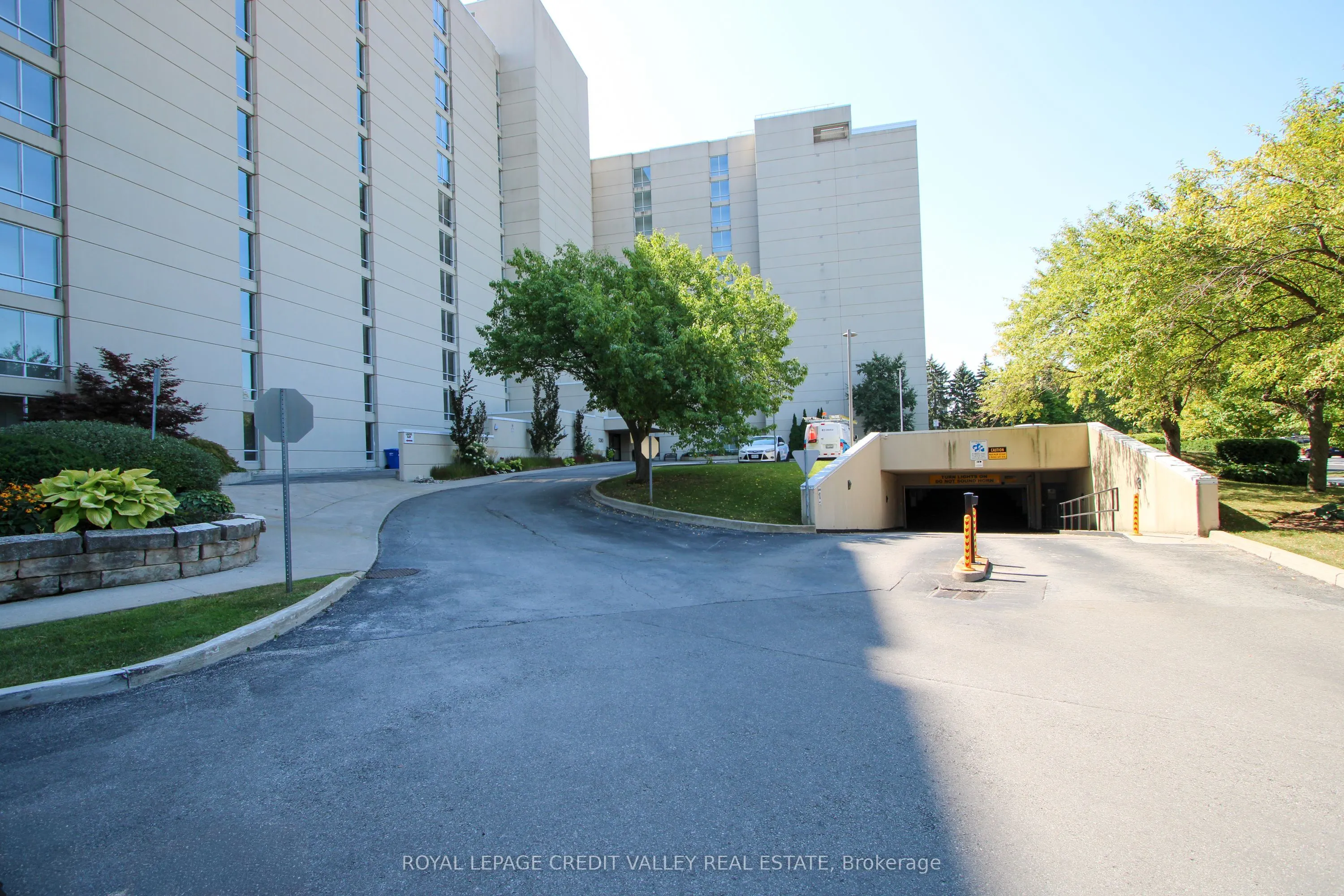 5280 Lakeshore Road, #911