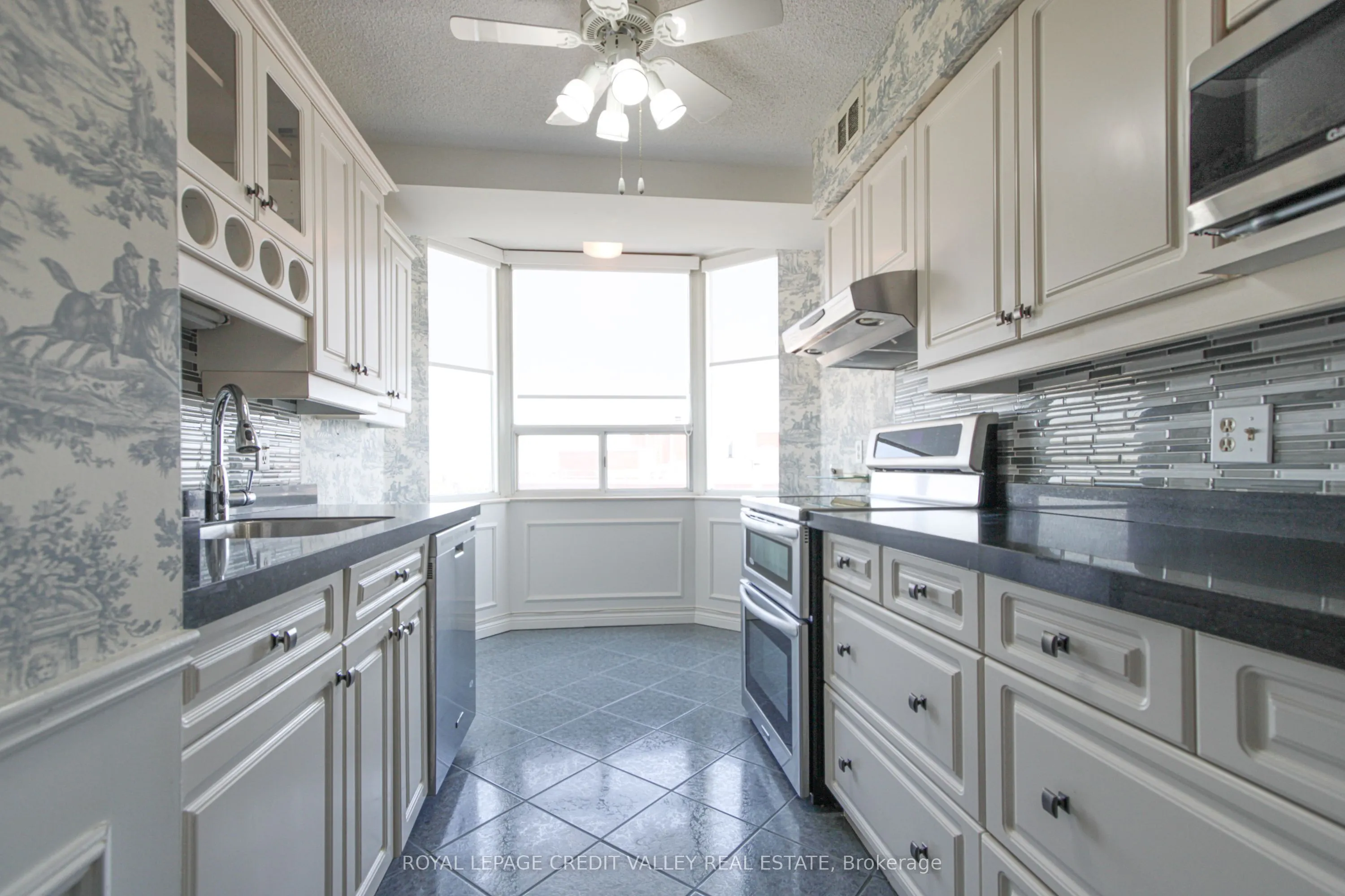 5280 Lakeshore Road, #911
