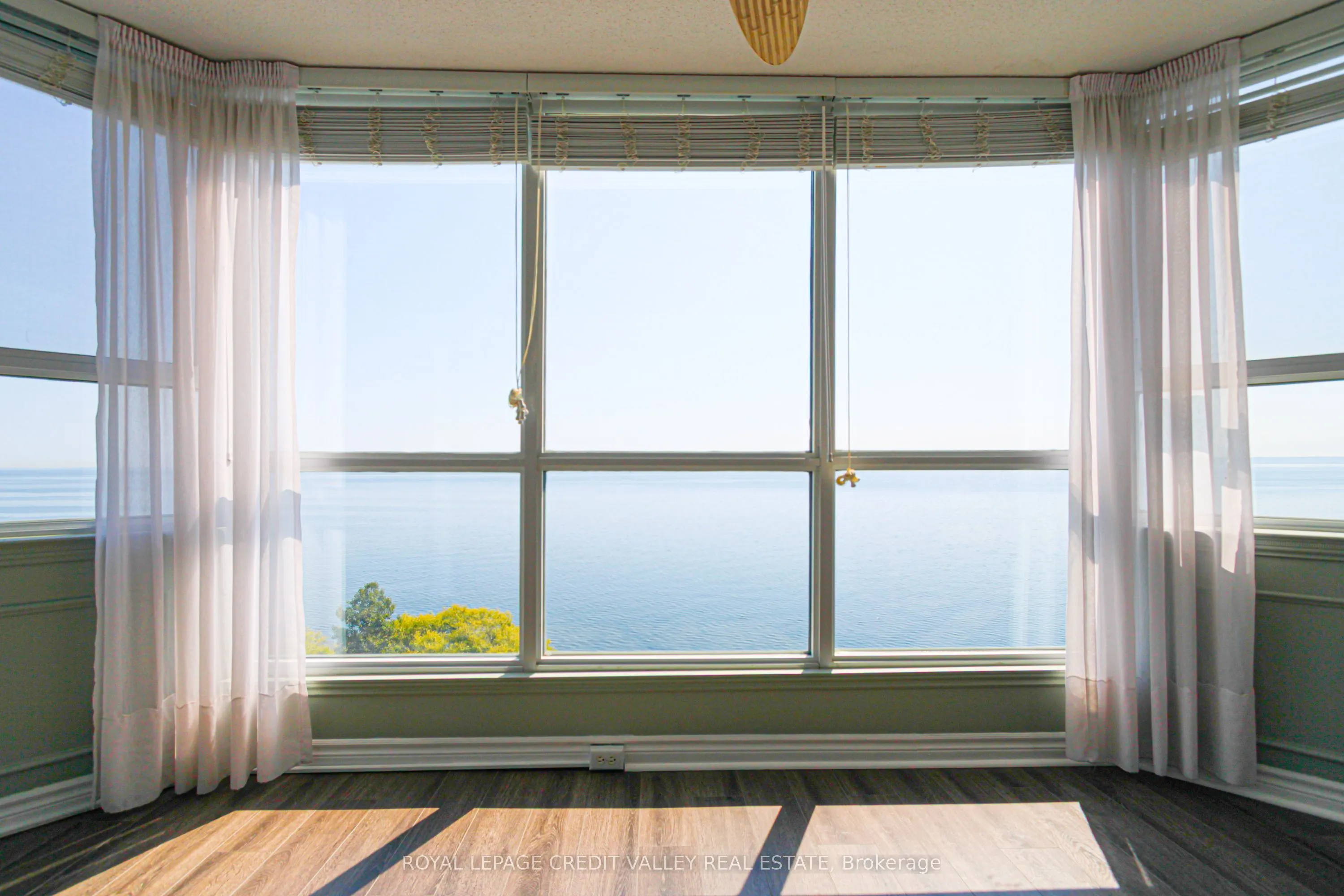 5280 Lakeshore Road, #911
