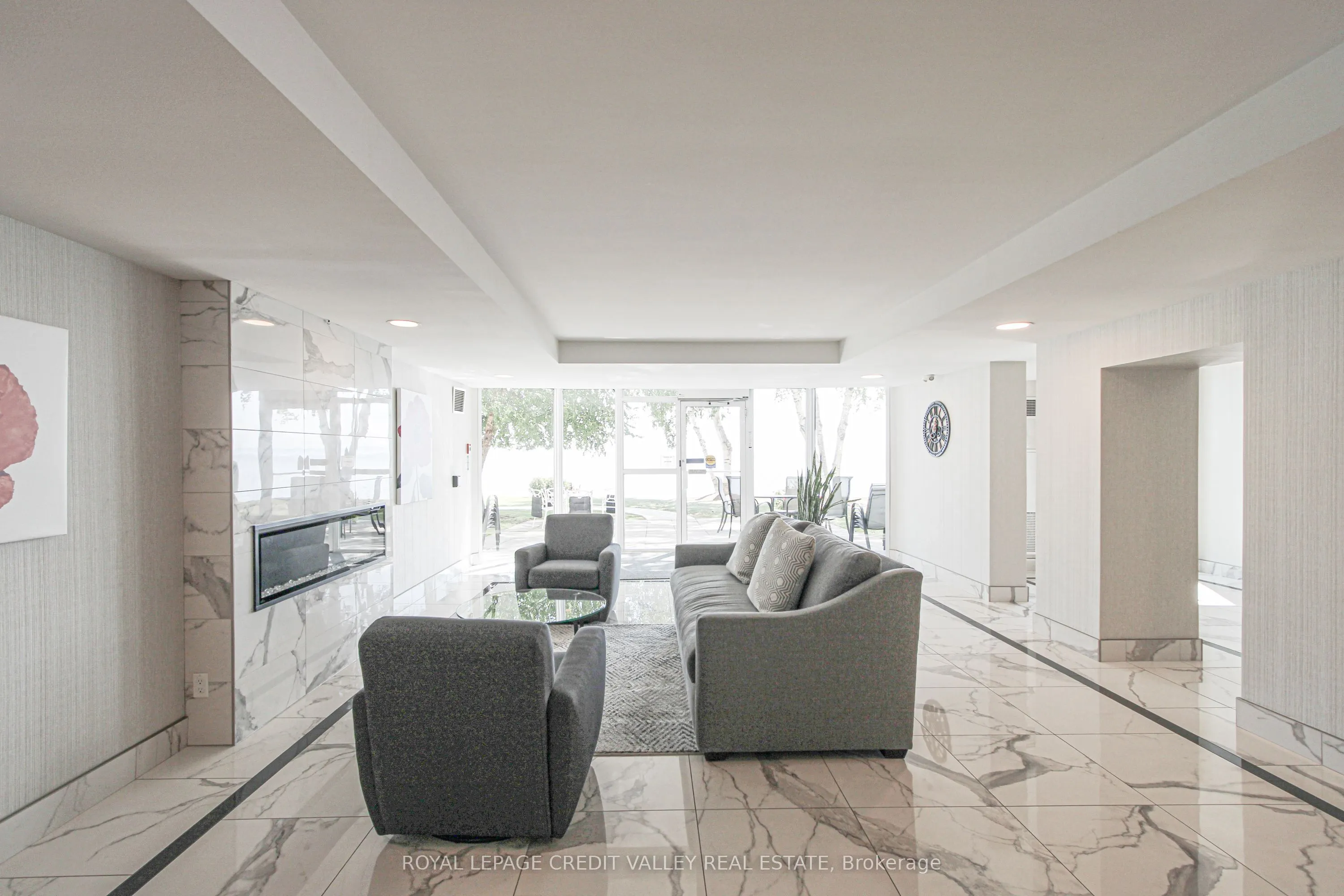 5280 Lakeshore Road, #911