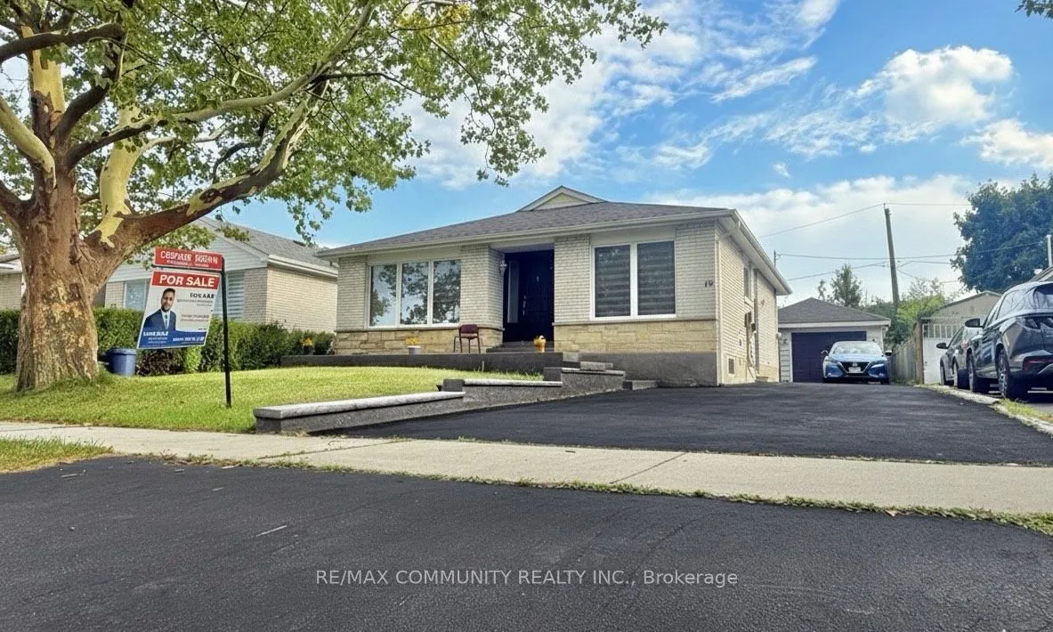 15 Strathavon Drive