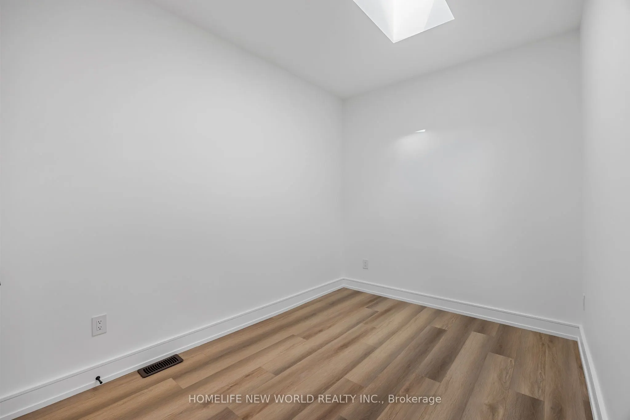 Upper Front - 43 Batavia Avenue, #Lease
