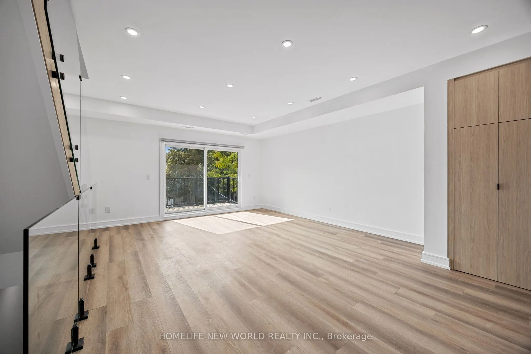 Upper Front - 43 Batavia Avenue, #Lease