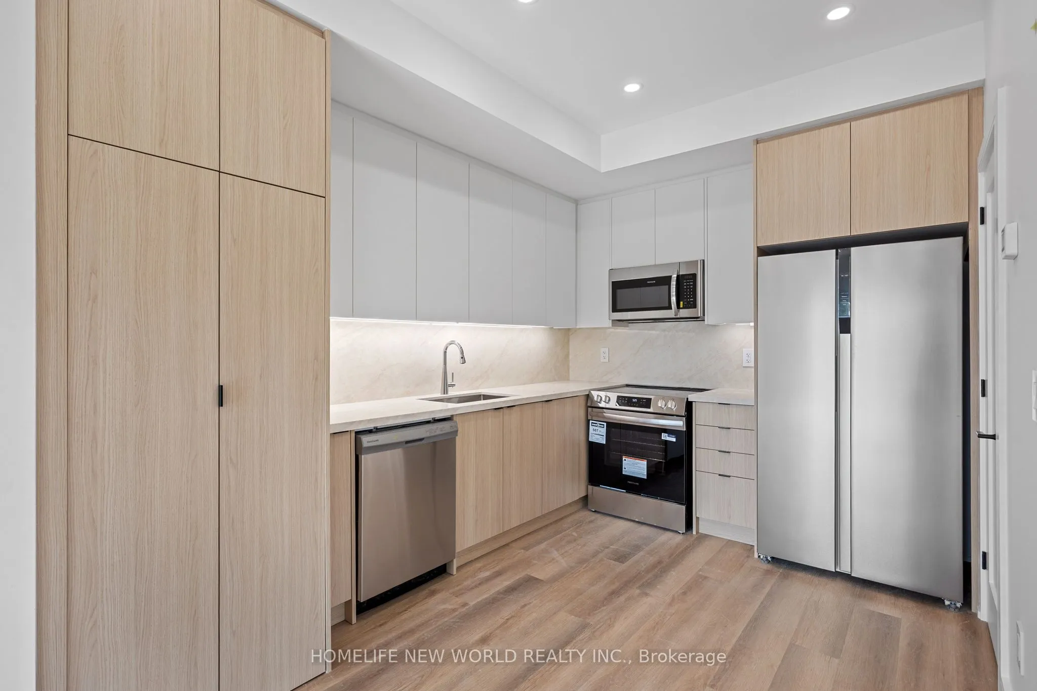 Upper Front - 43 Batavia Avenue, #Lease
