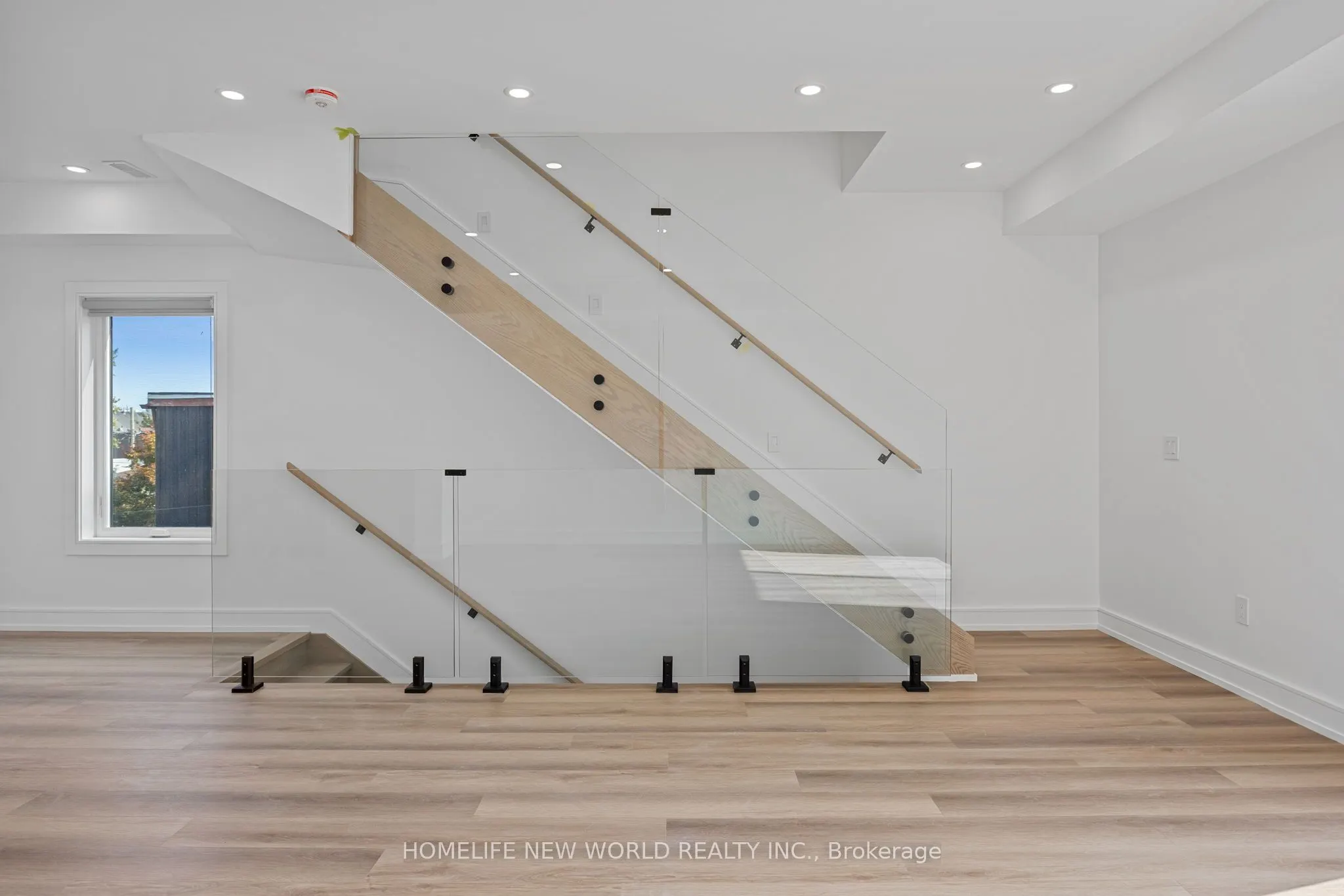 Upper Front - 43 Batavia Avenue, #Lease