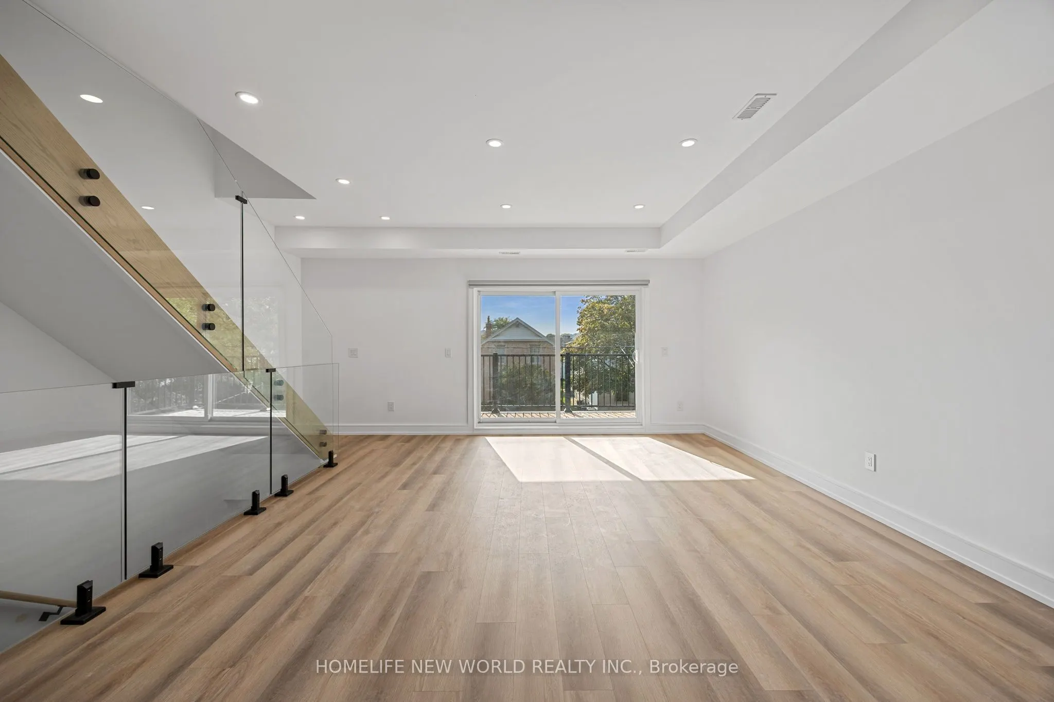 Upper Front - 43 Batavia Avenue, #Lease