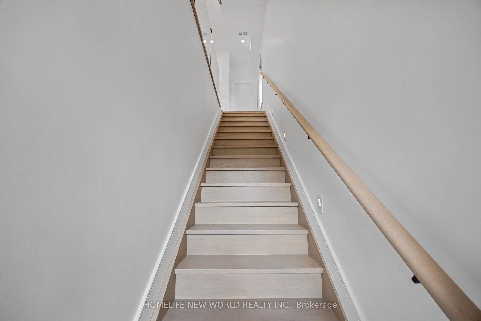 Upper Front - 43 Batavia Avenue, #Lease