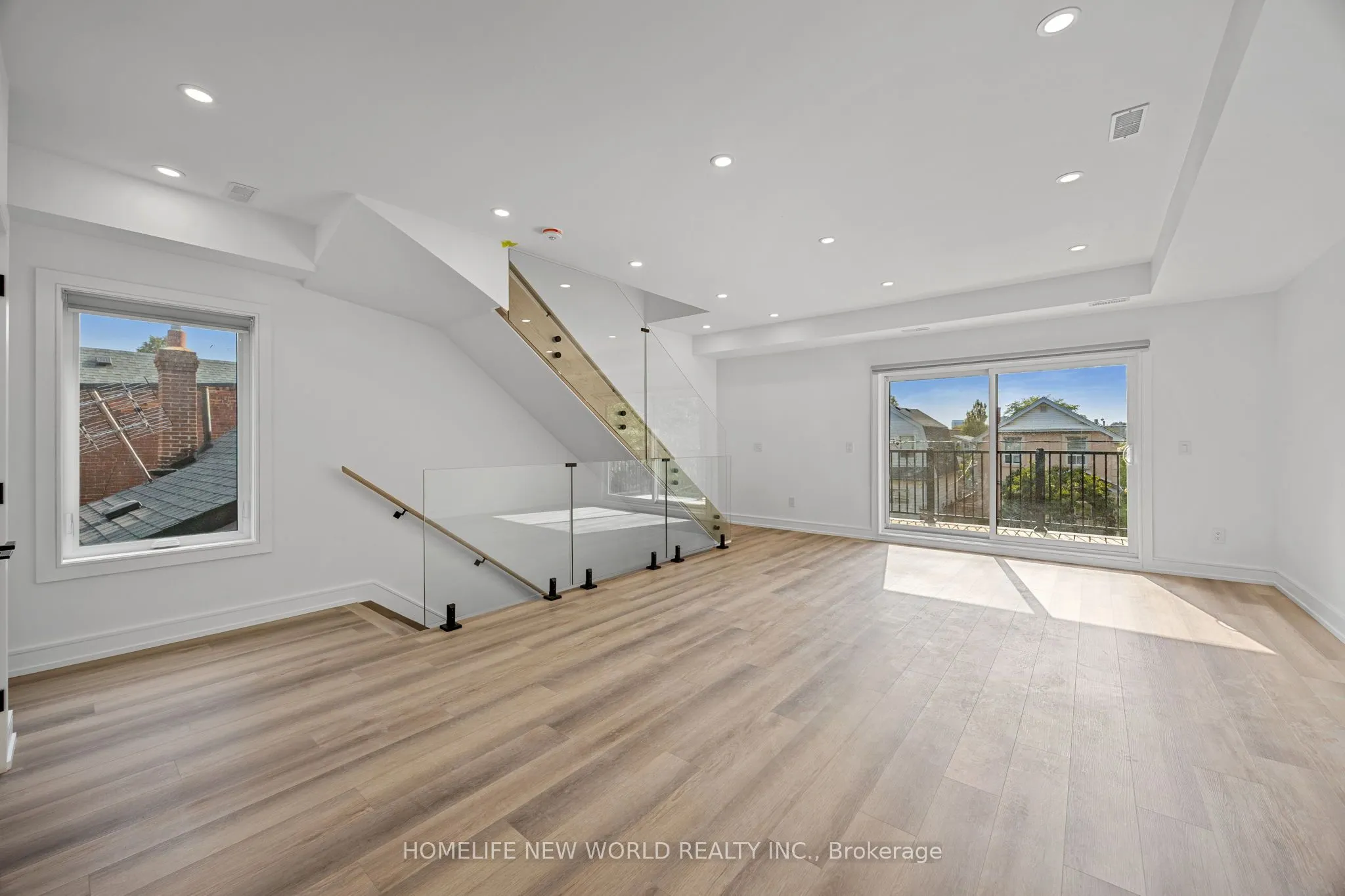 Upper Front - 43 Batavia Avenue, #Lease