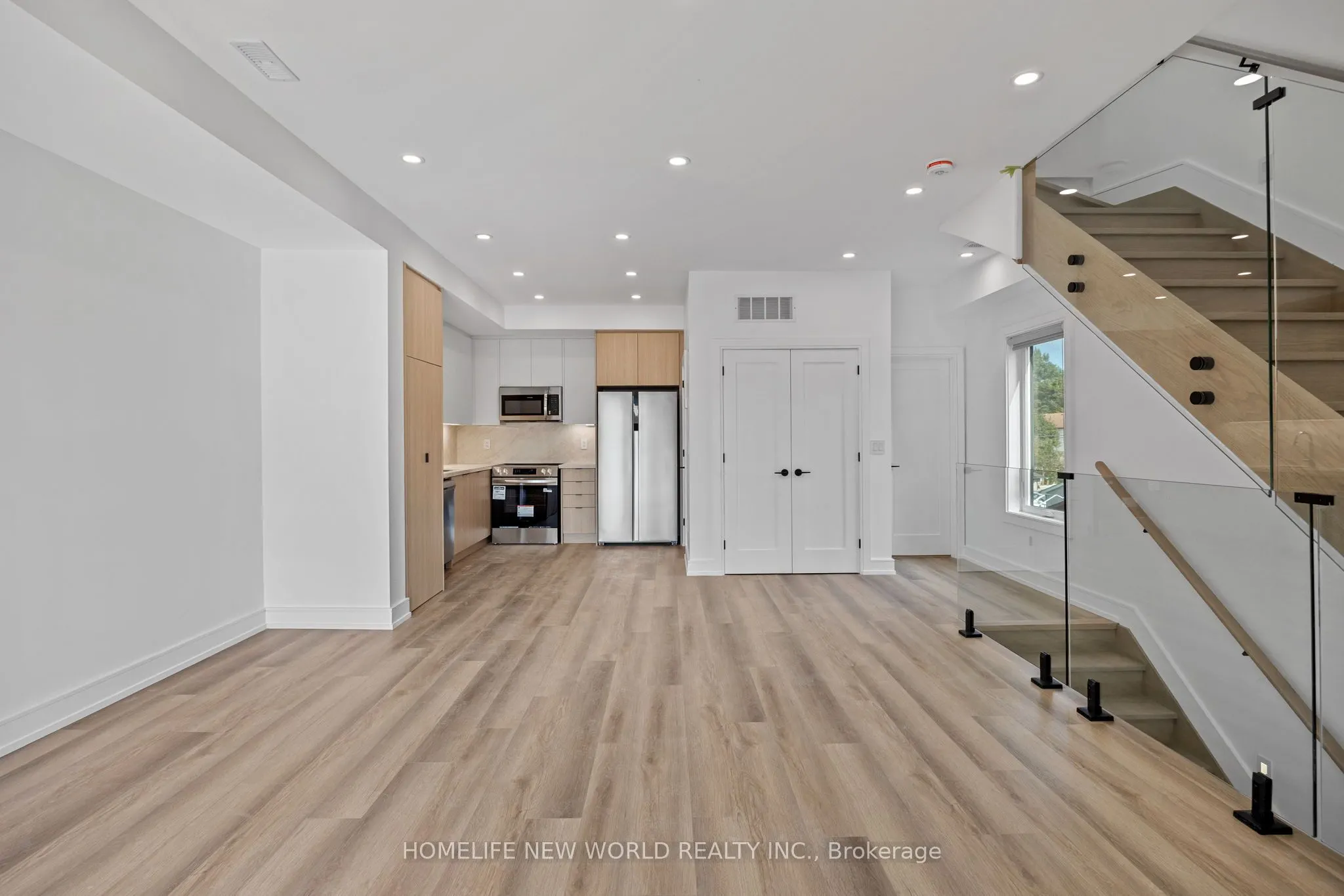 Upper Front - 43 Batavia Avenue, #Lease