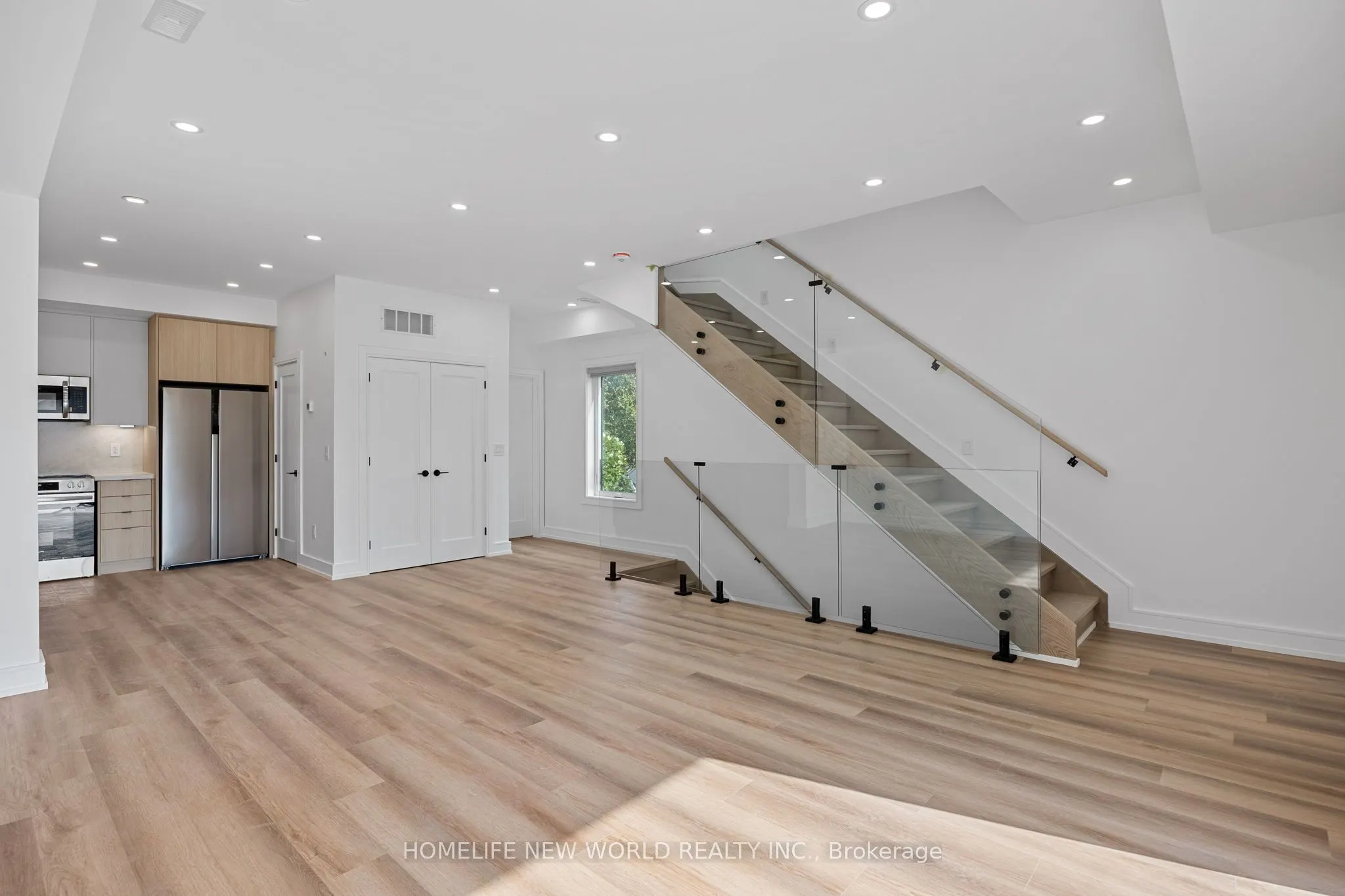 Upper Front - 43 Batavia Avenue, #Lease