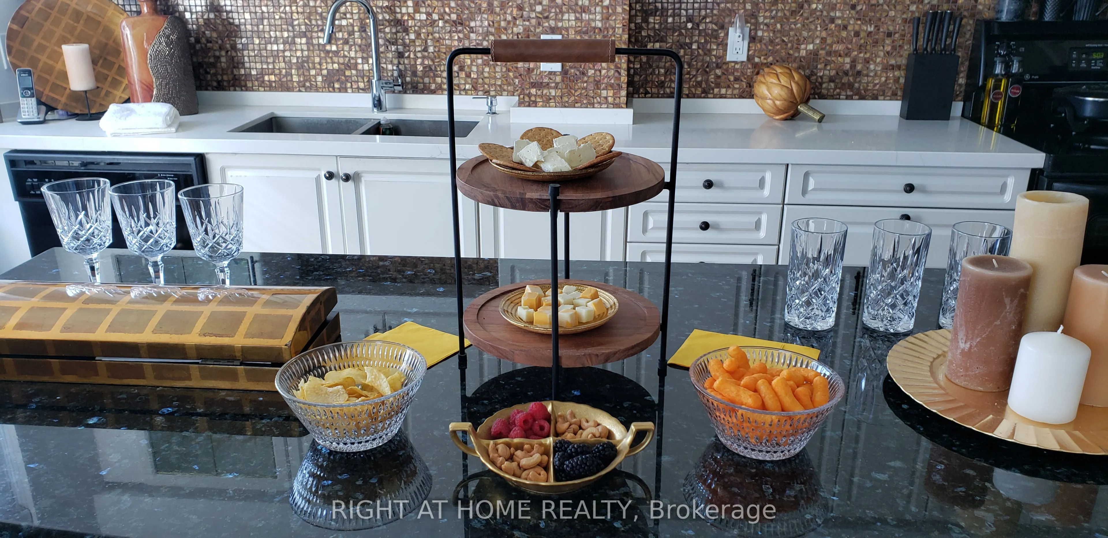 2111 Lake Shore Boulevard W, #Ph03