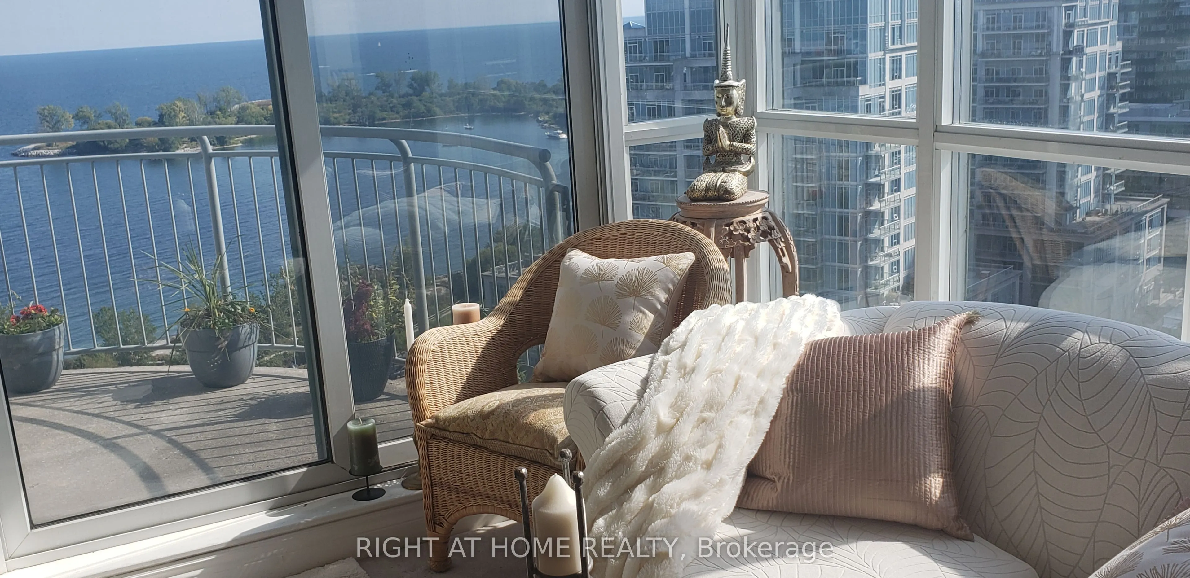 2111 Lake Shore Boulevard W, #Ph03