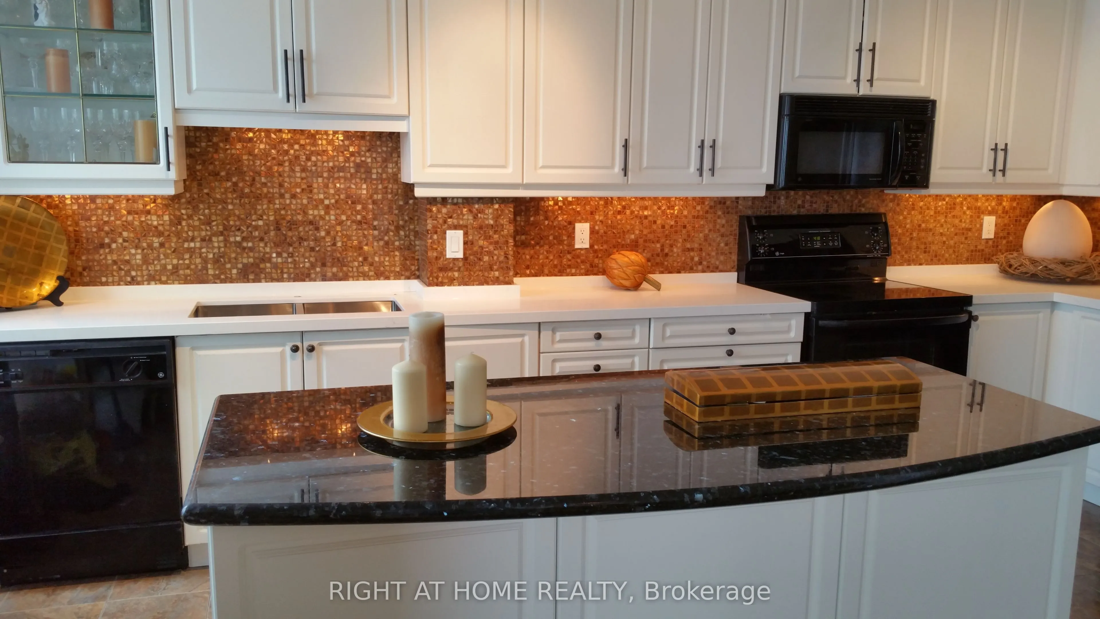 2111 Lake Shore Boulevard W, #Ph03