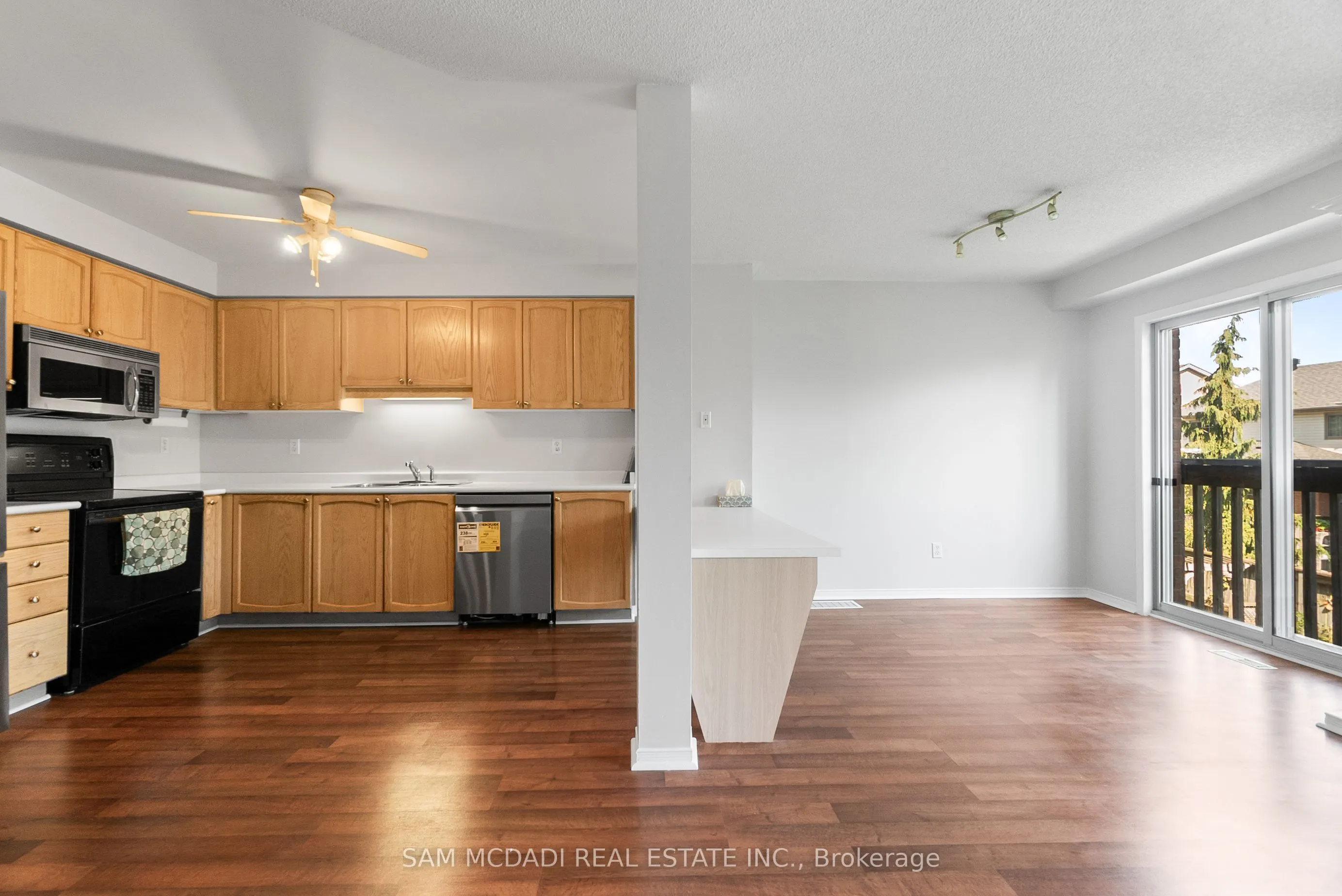 2945 Thomas Street, #102