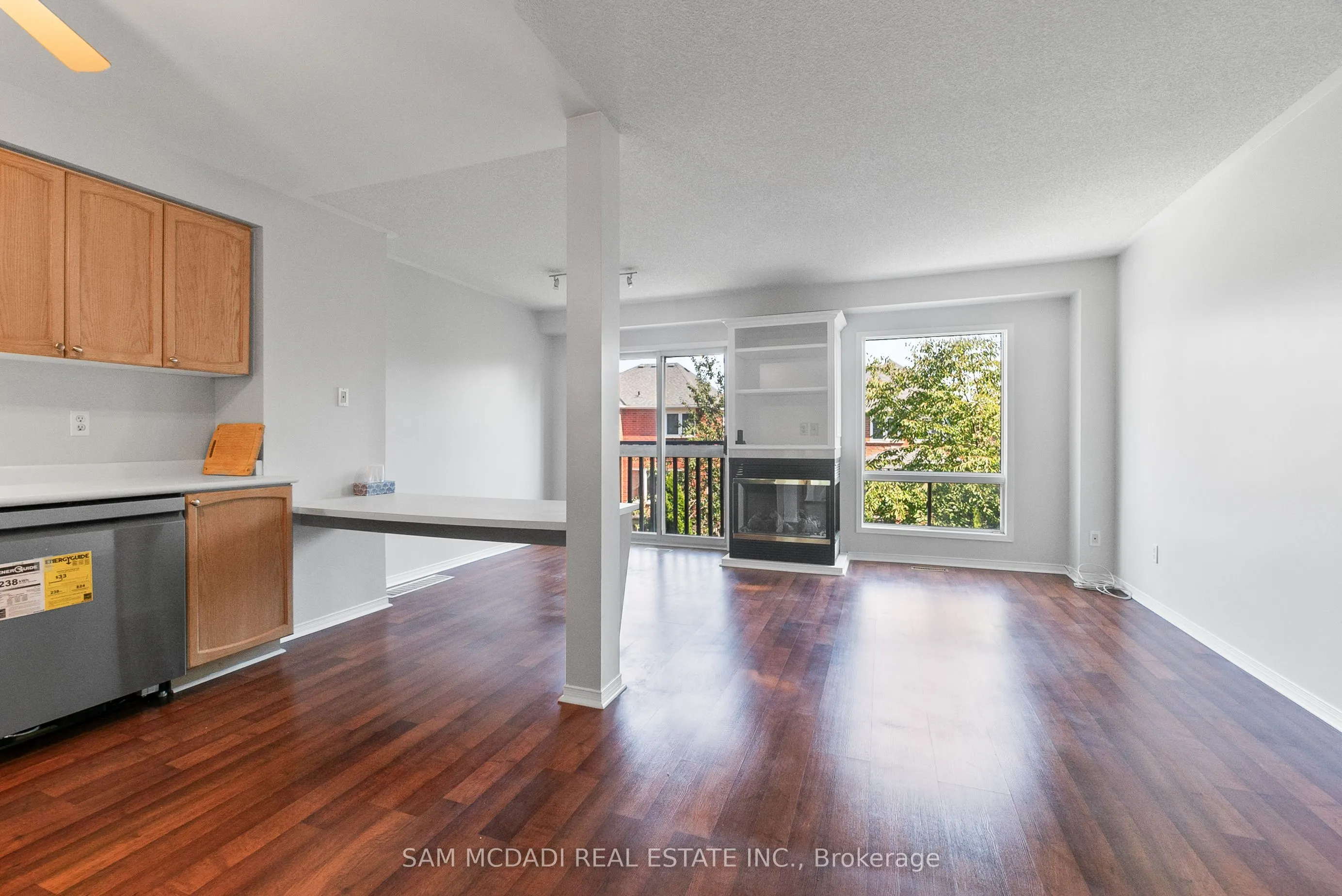 2945 Thomas Street, #102