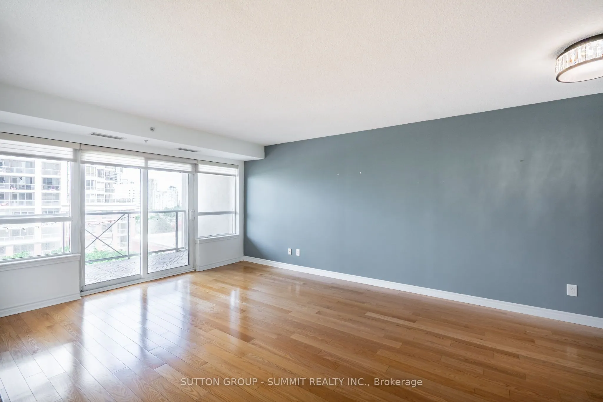 350 Princess Royal Drive S, #808
