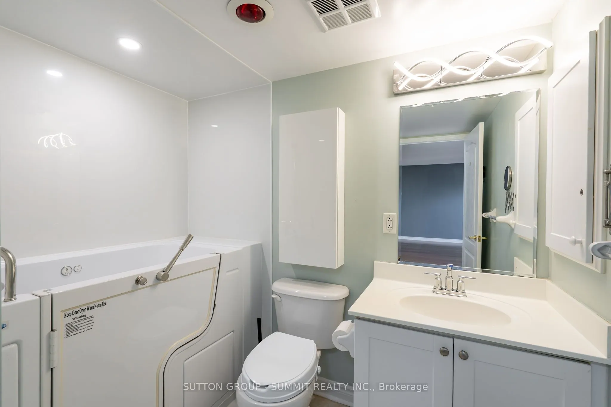 350 Princess Royal Drive S, #808
