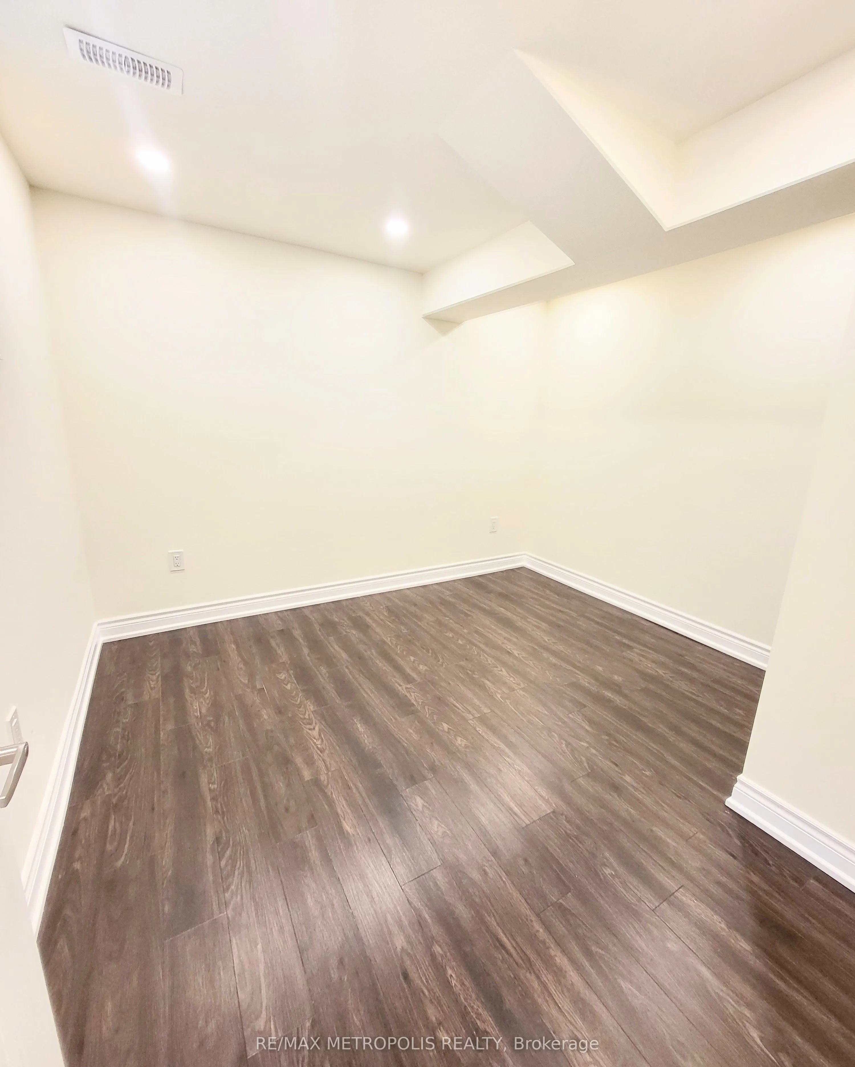 923 Penson Crescent, #bsmt