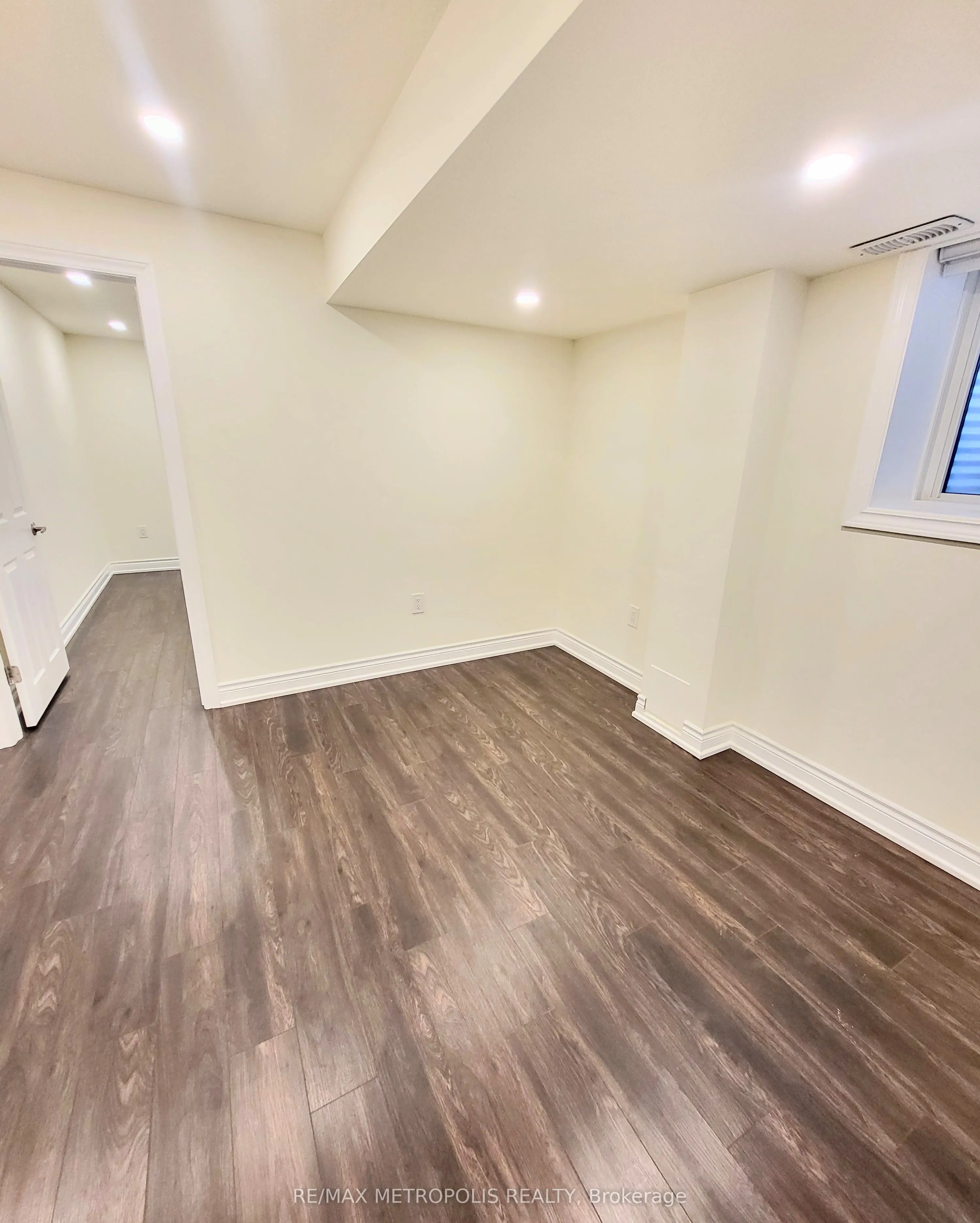 923 Penson Crescent, #bsmt