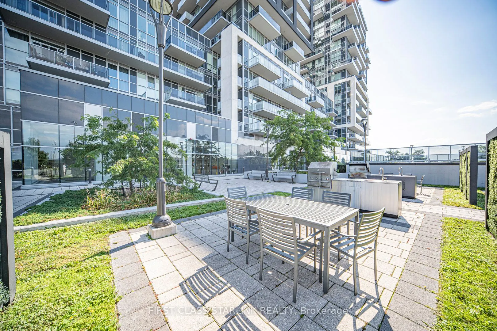 2087 Fairview Street, #2202
