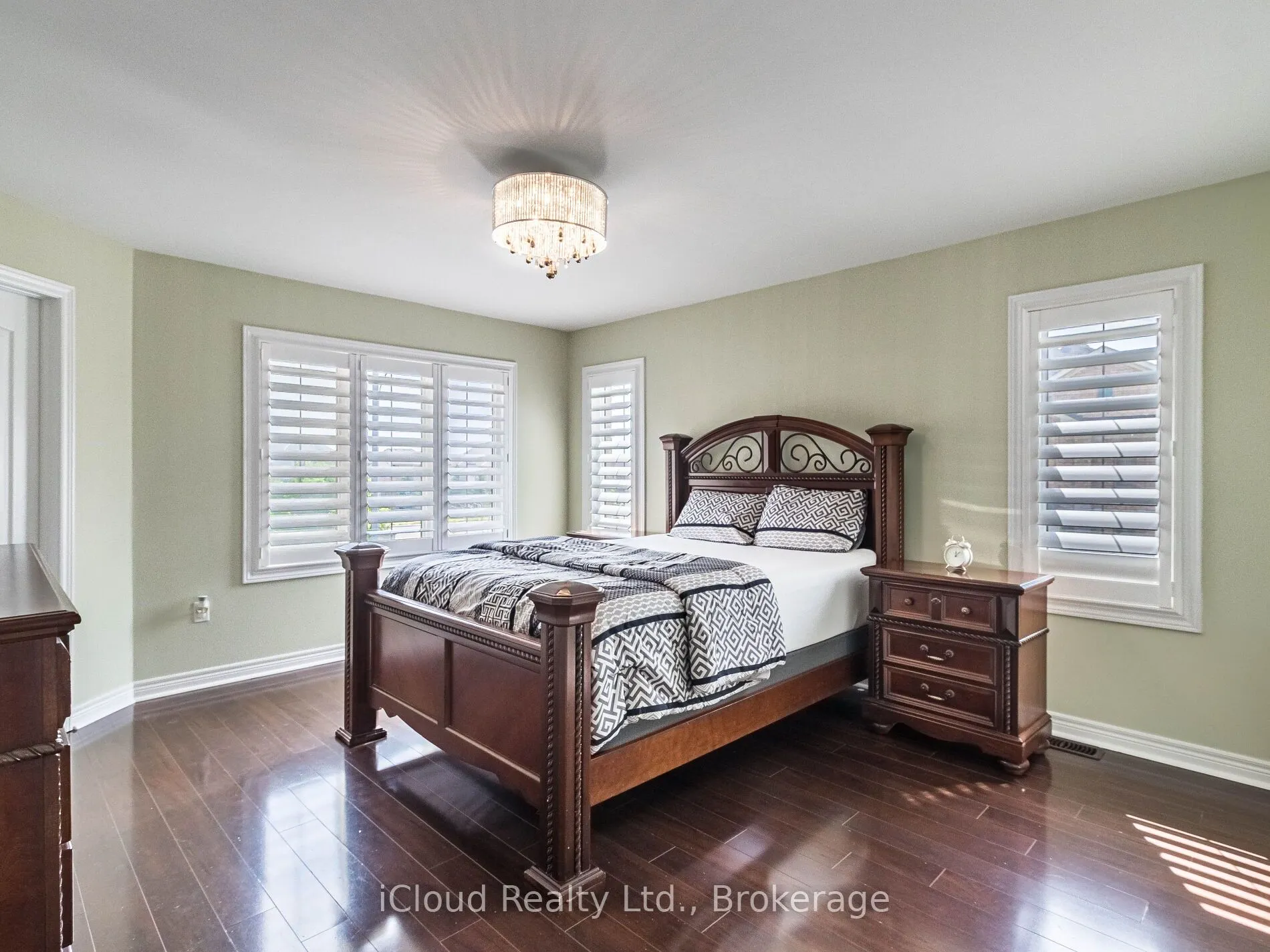 42 Swancreek Court