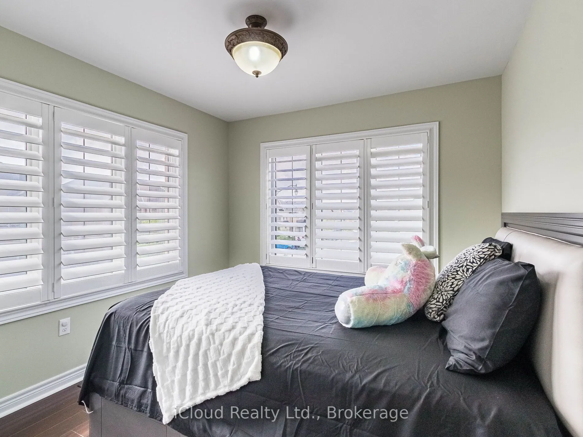 42 Swancreek Court