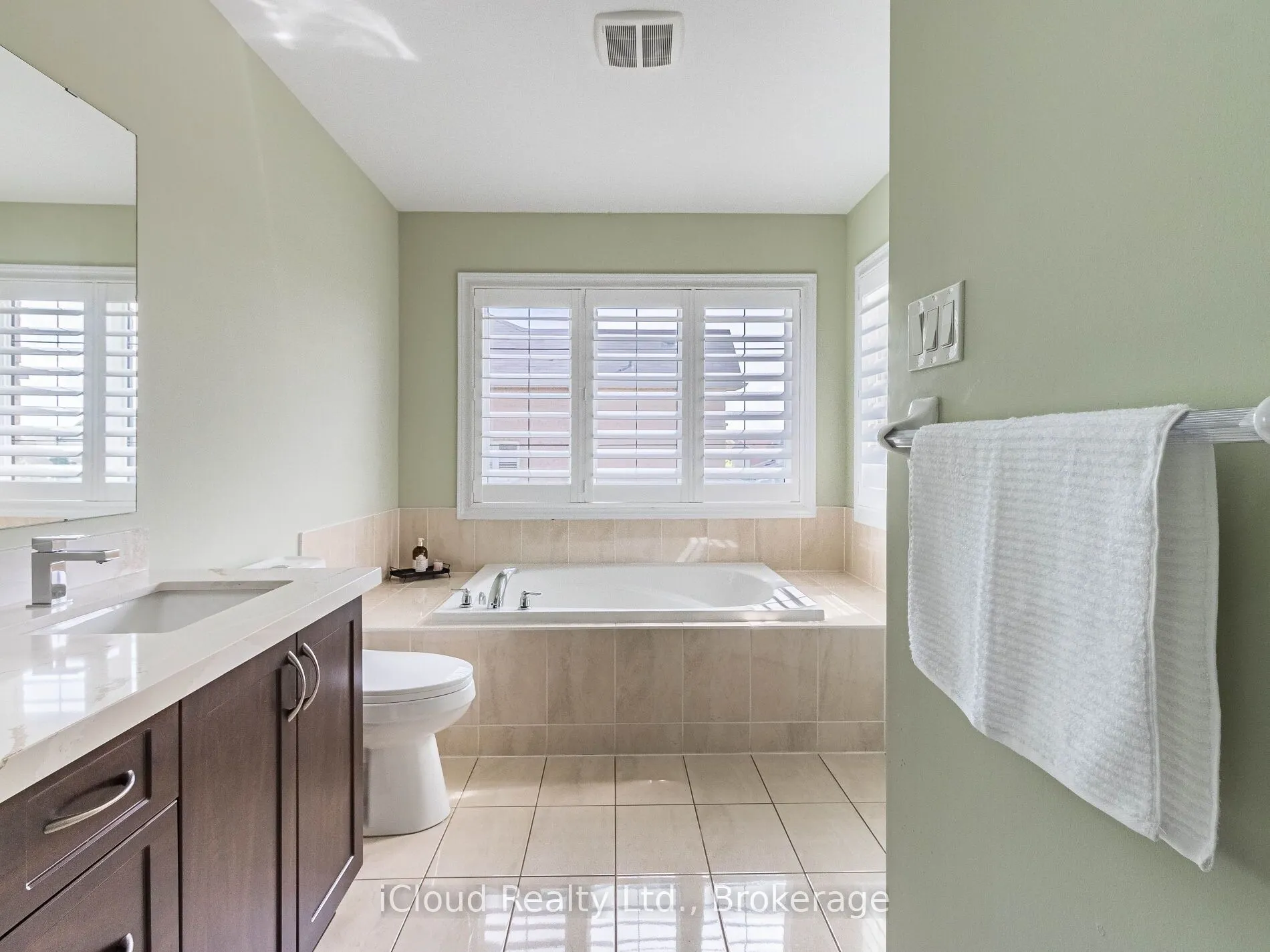 42 Swancreek Court