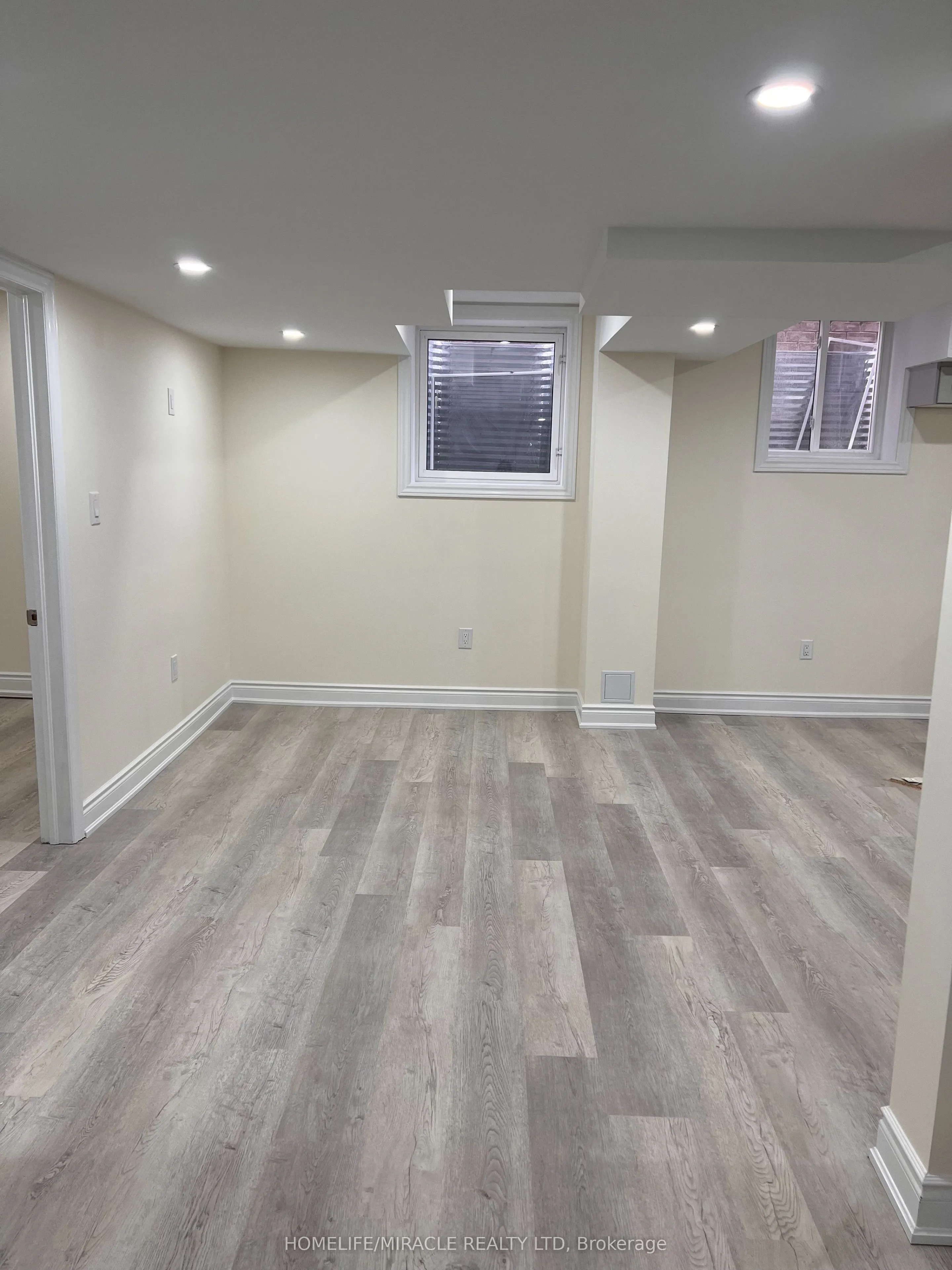 4 Keith Monkman Way S, #Basment