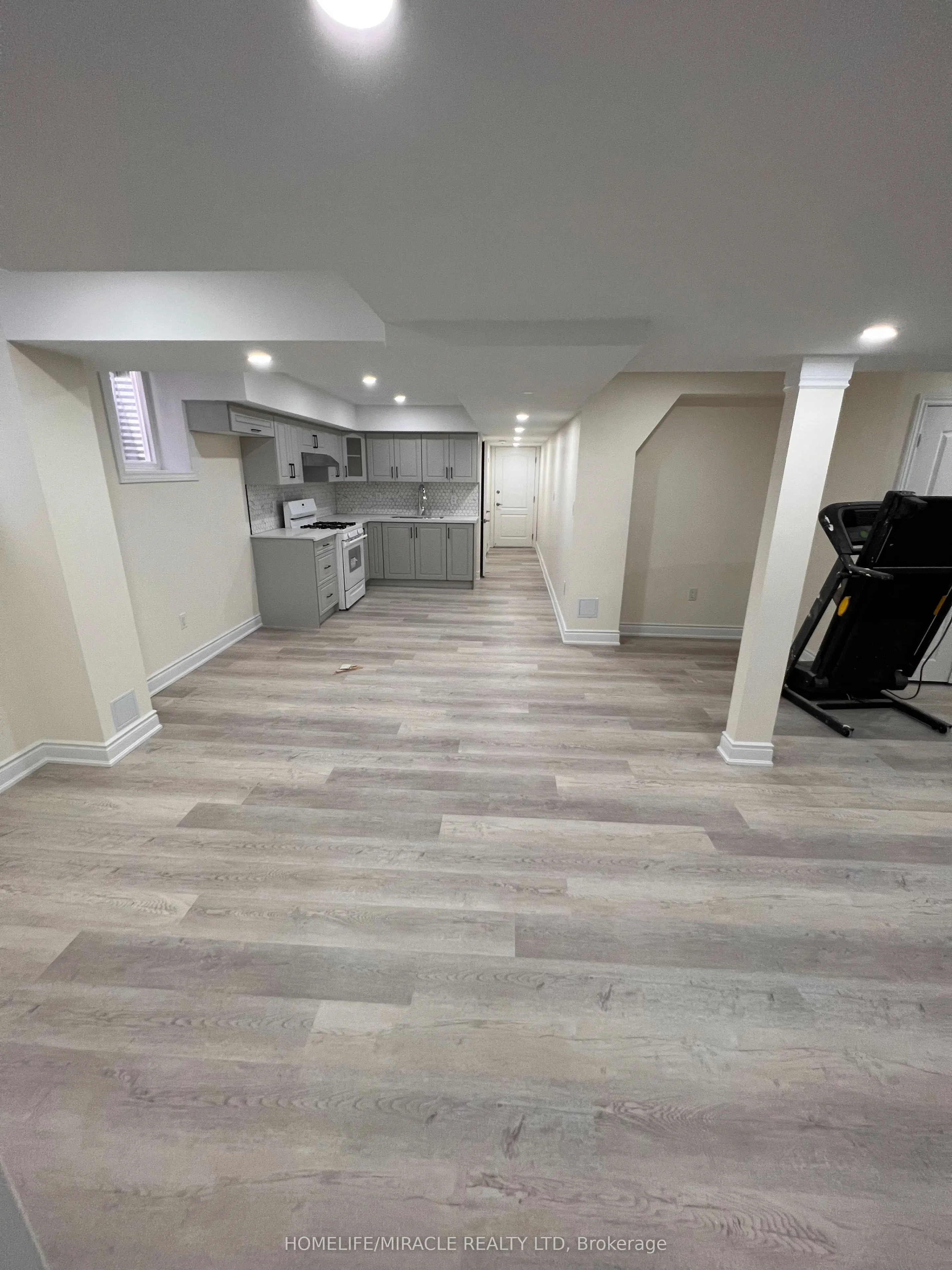 4 Keith Monkman Way S, #Basment
