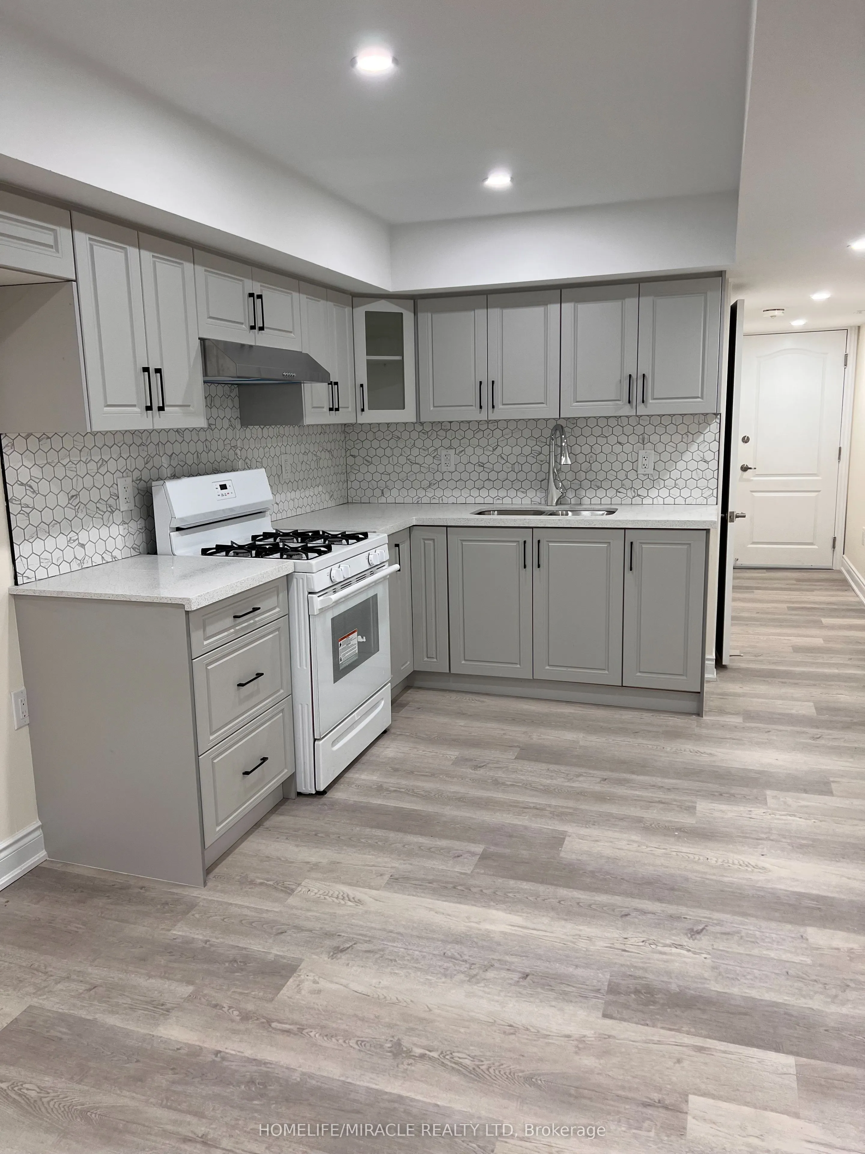4 Keith Monkman Way S, #Basment