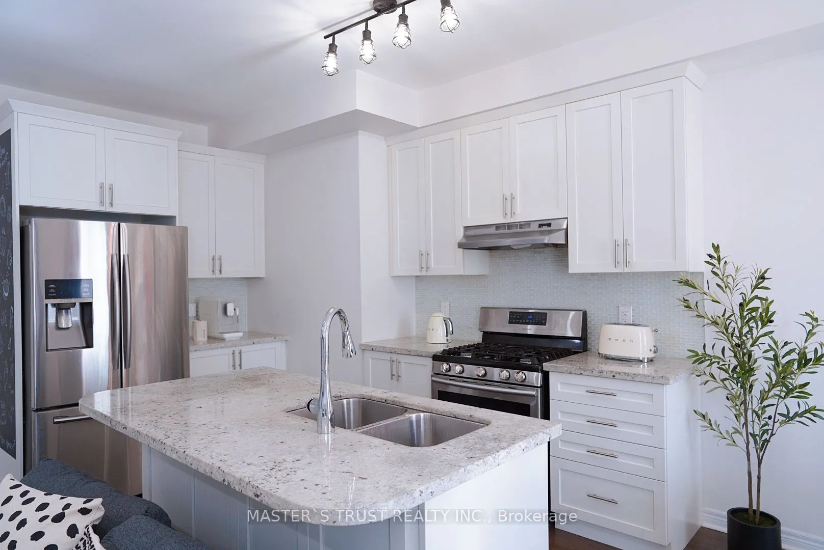 116 Orchardcroft Road S