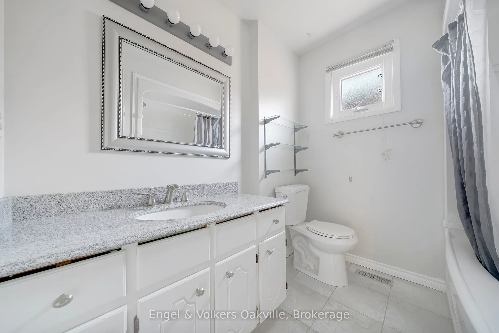 1487 Kenilworth Crescent