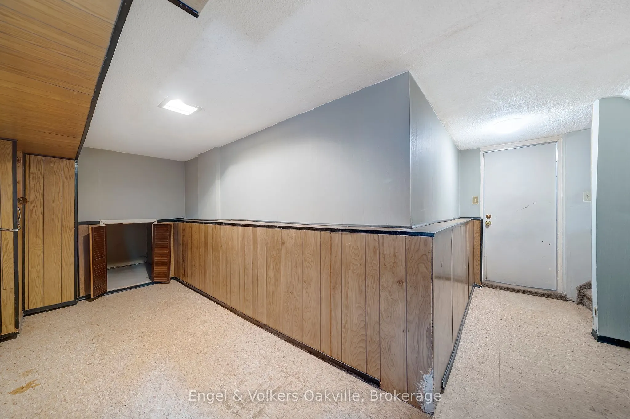 1487 Kenilworth Crescent