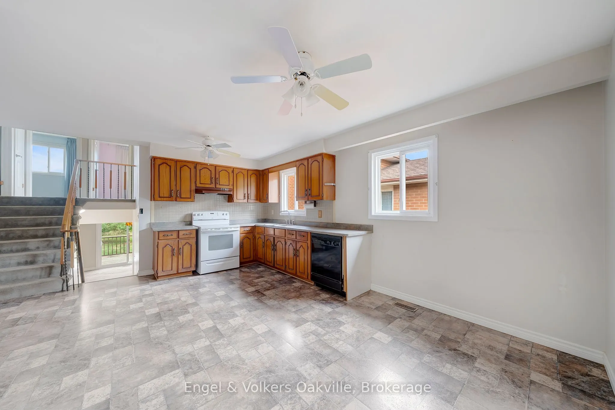 1487 Kenilworth Crescent